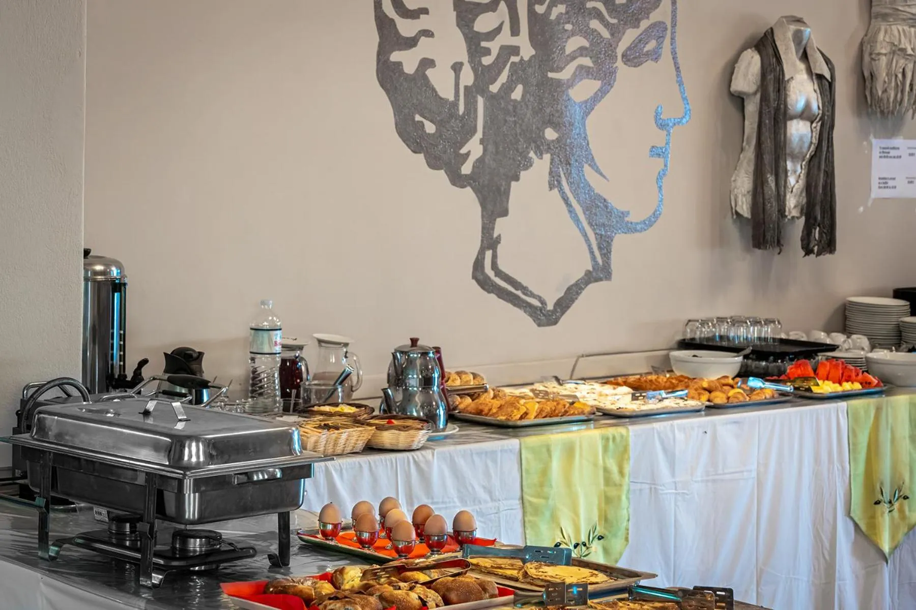 Restaurant/places to eat in Sappho Hotel