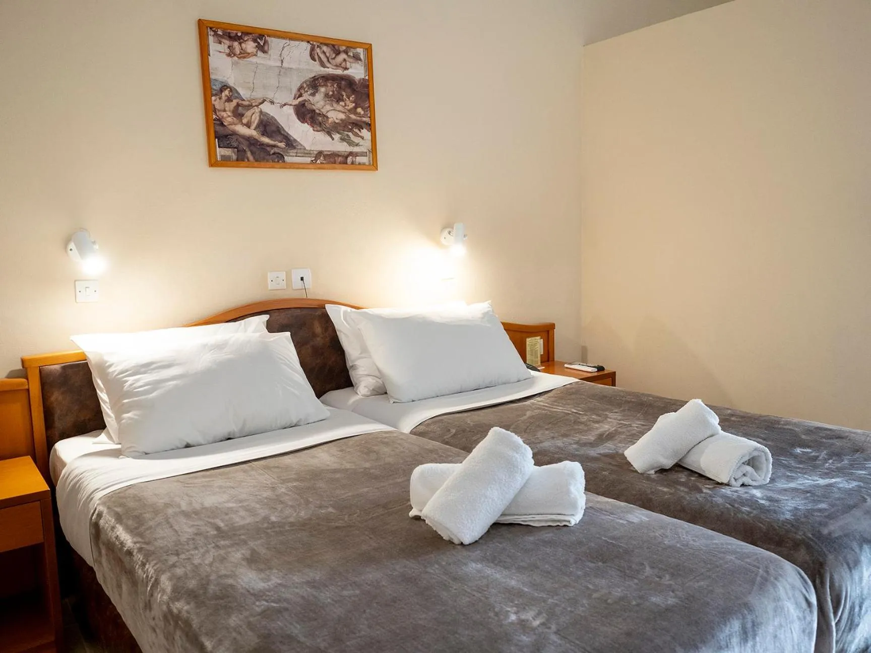 Photo of the whole room, Bed in Sappho Hotel