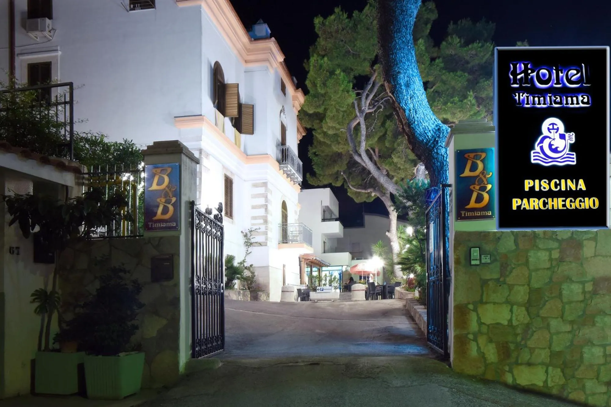 Facade/entrance in Hotel Timiama