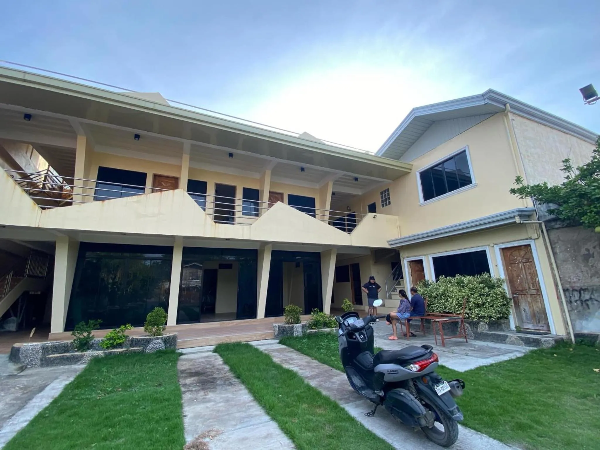 Laguno Hostel and Guest House