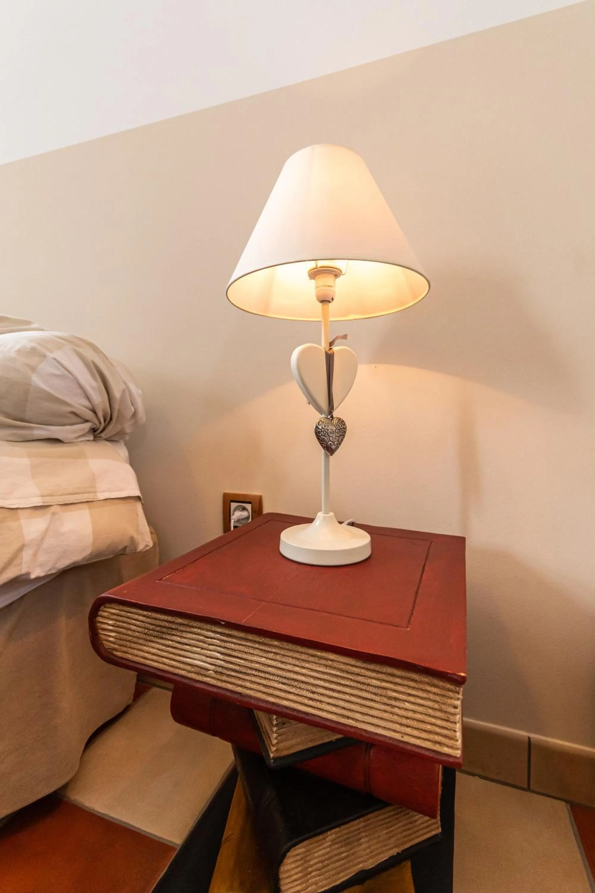 Decorative detail, Bed in Le DOMAINE DES ECOLIERS B&B