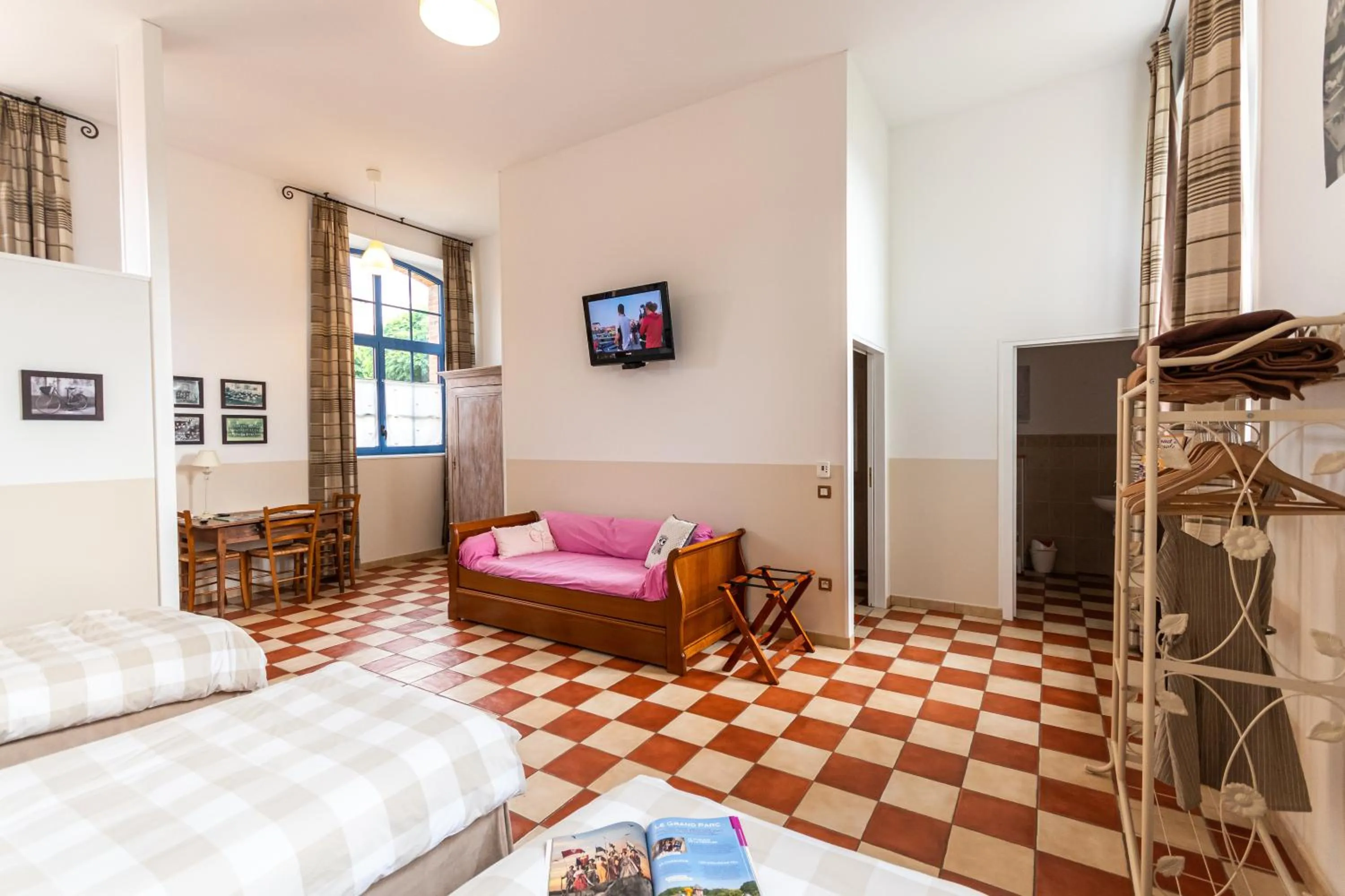 Bed in Le DOMAINE DES ECOLIERS B&B