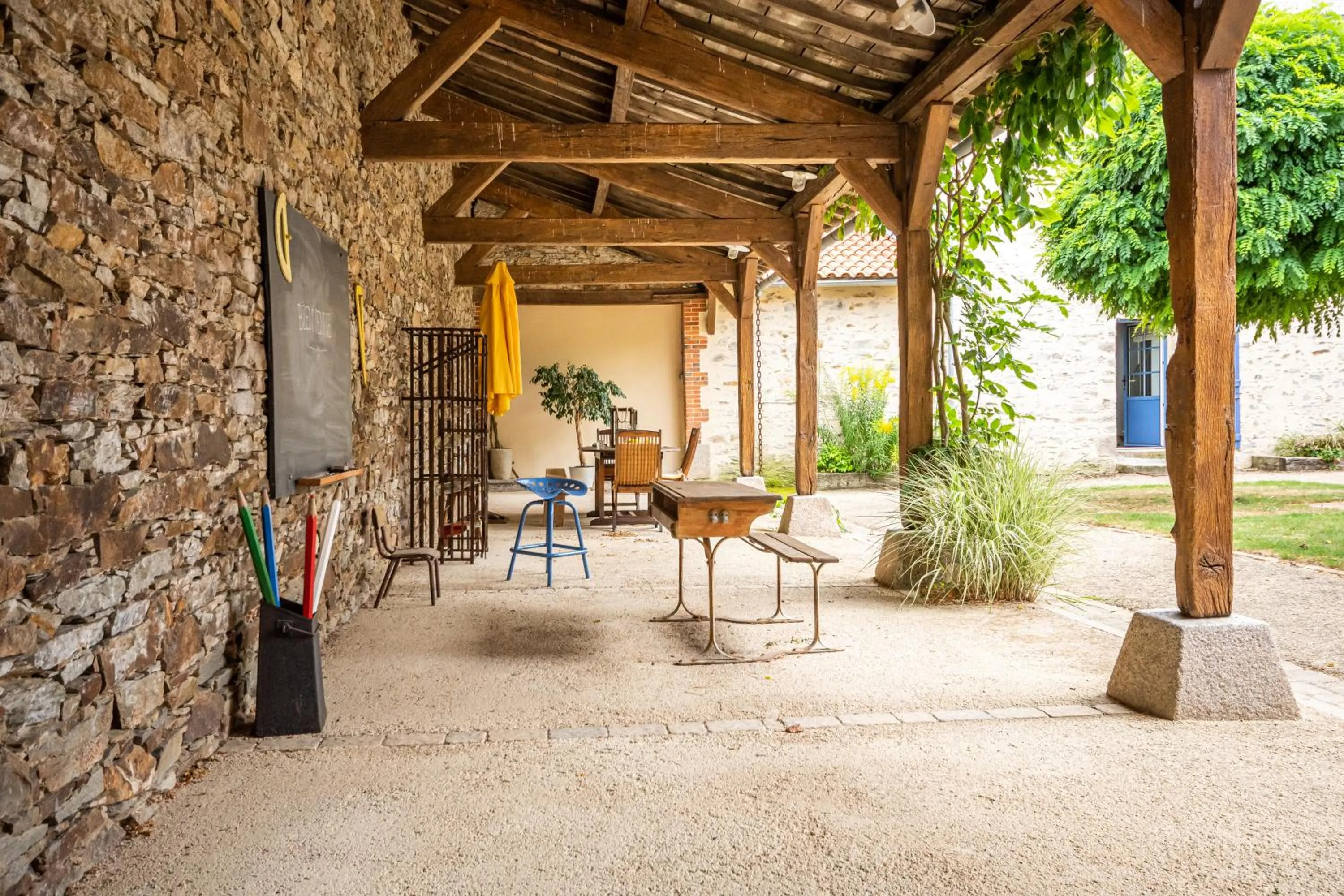 Patio in Le DOMAINE DES ECOLIERS B&B