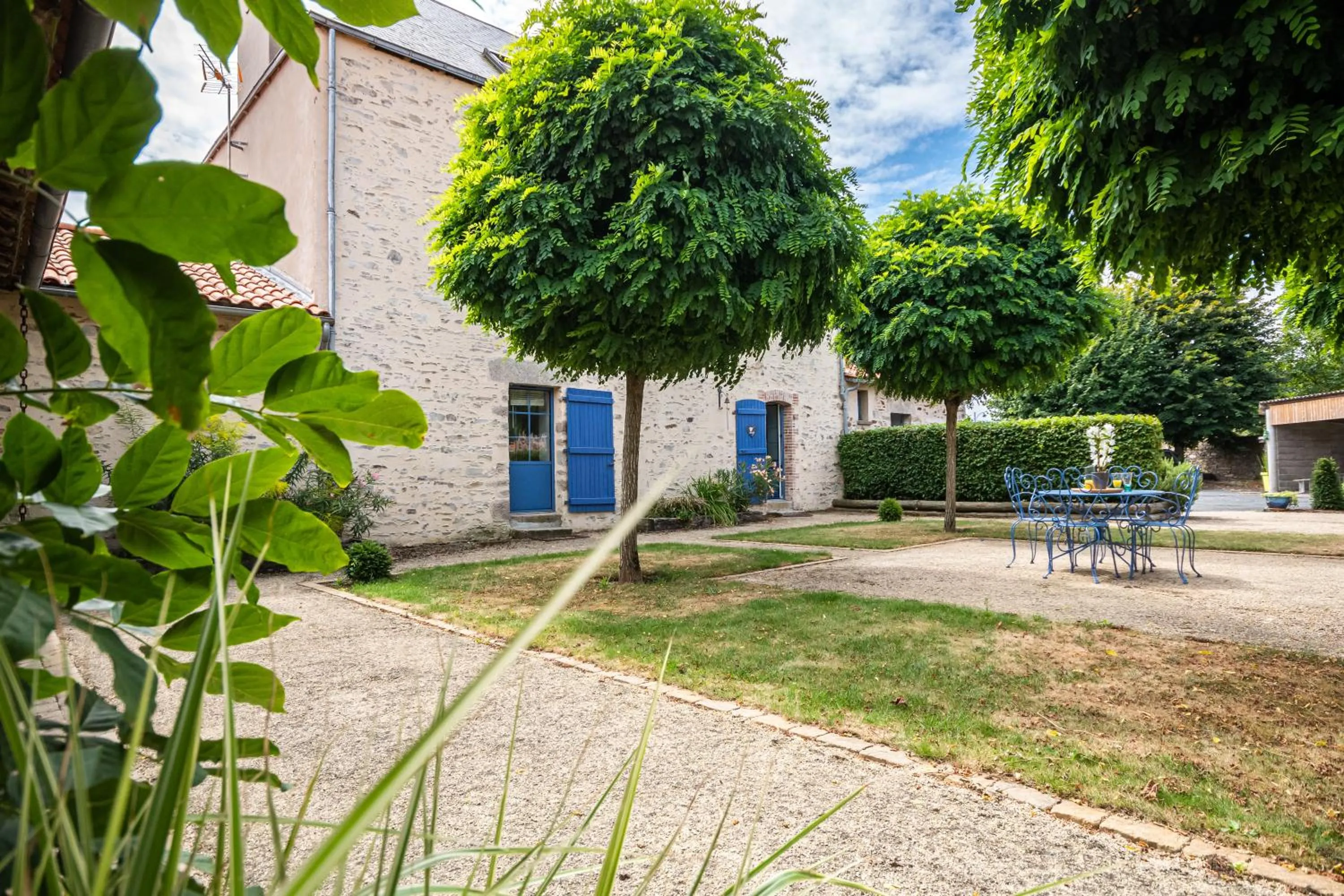 Property building in Le DOMAINE DES ECOLIERS B&B