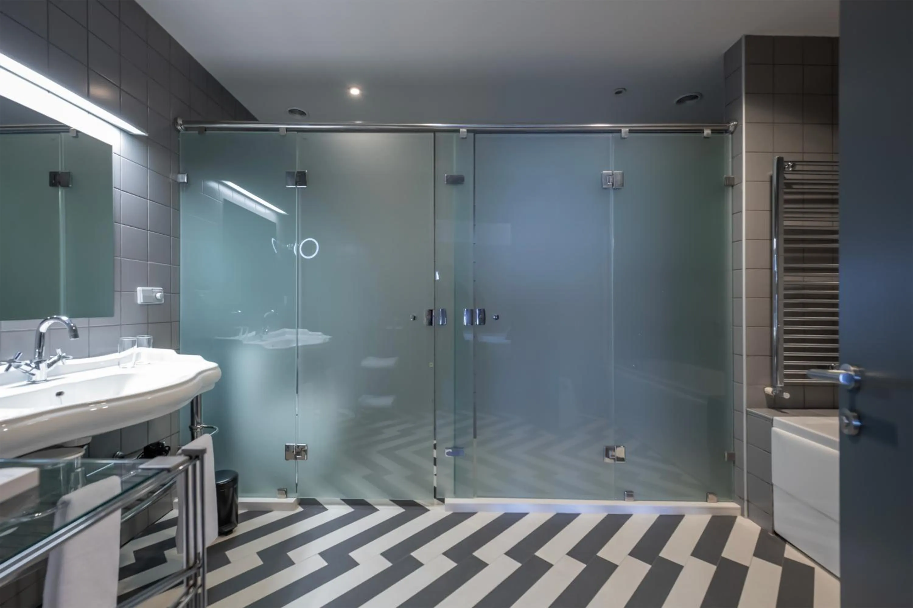 Shower in Kabadoni Boutique Hotel