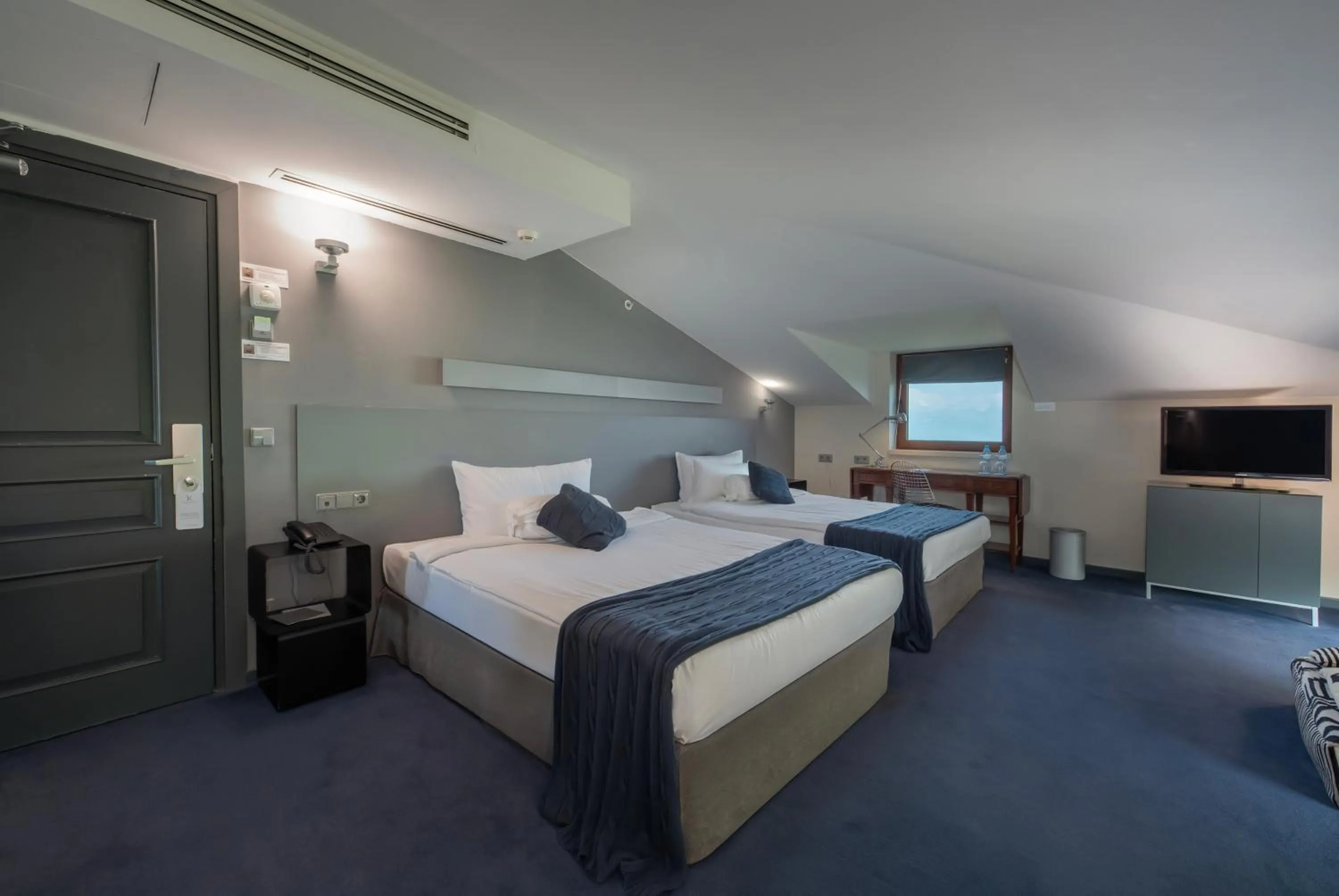 Communal lounge/ TV room, Bed in Kabadoni Boutique Hotel