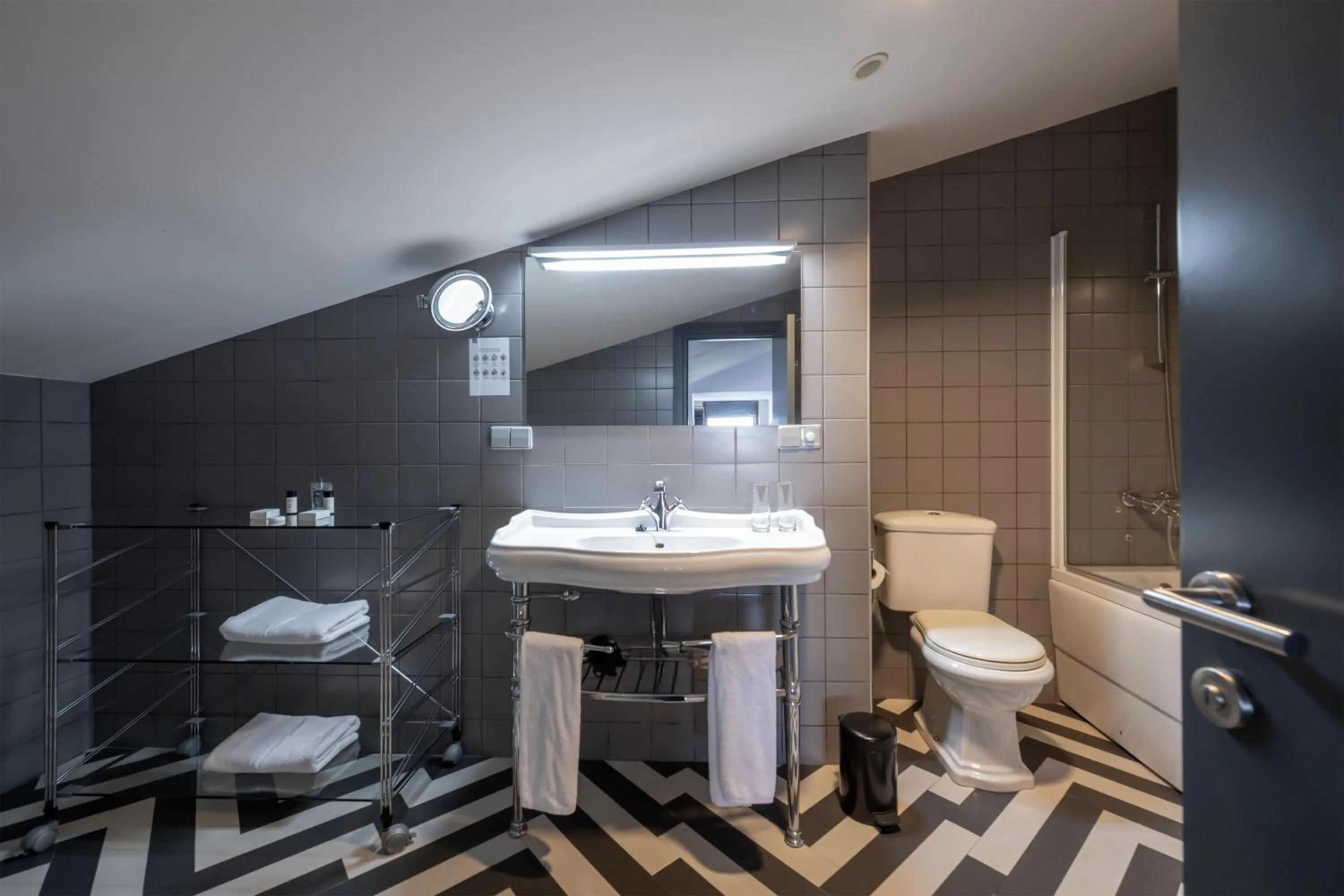 Shower in Kabadoni Boutique Hotel