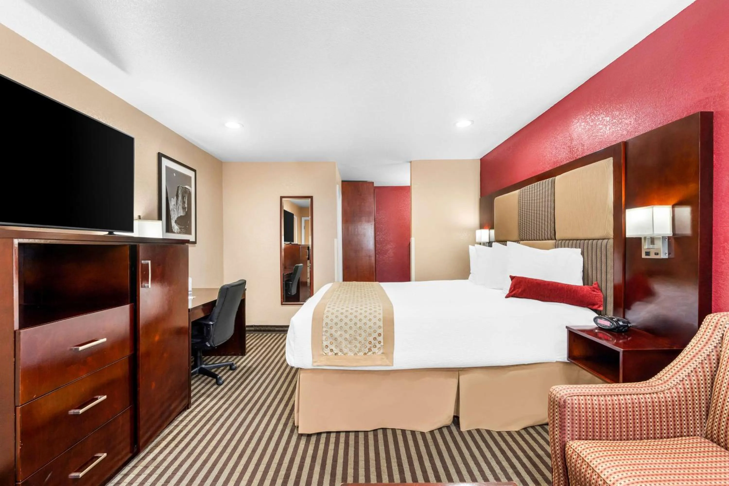 Bedroom, Bed in Best Western Plus Yosemite Way Station