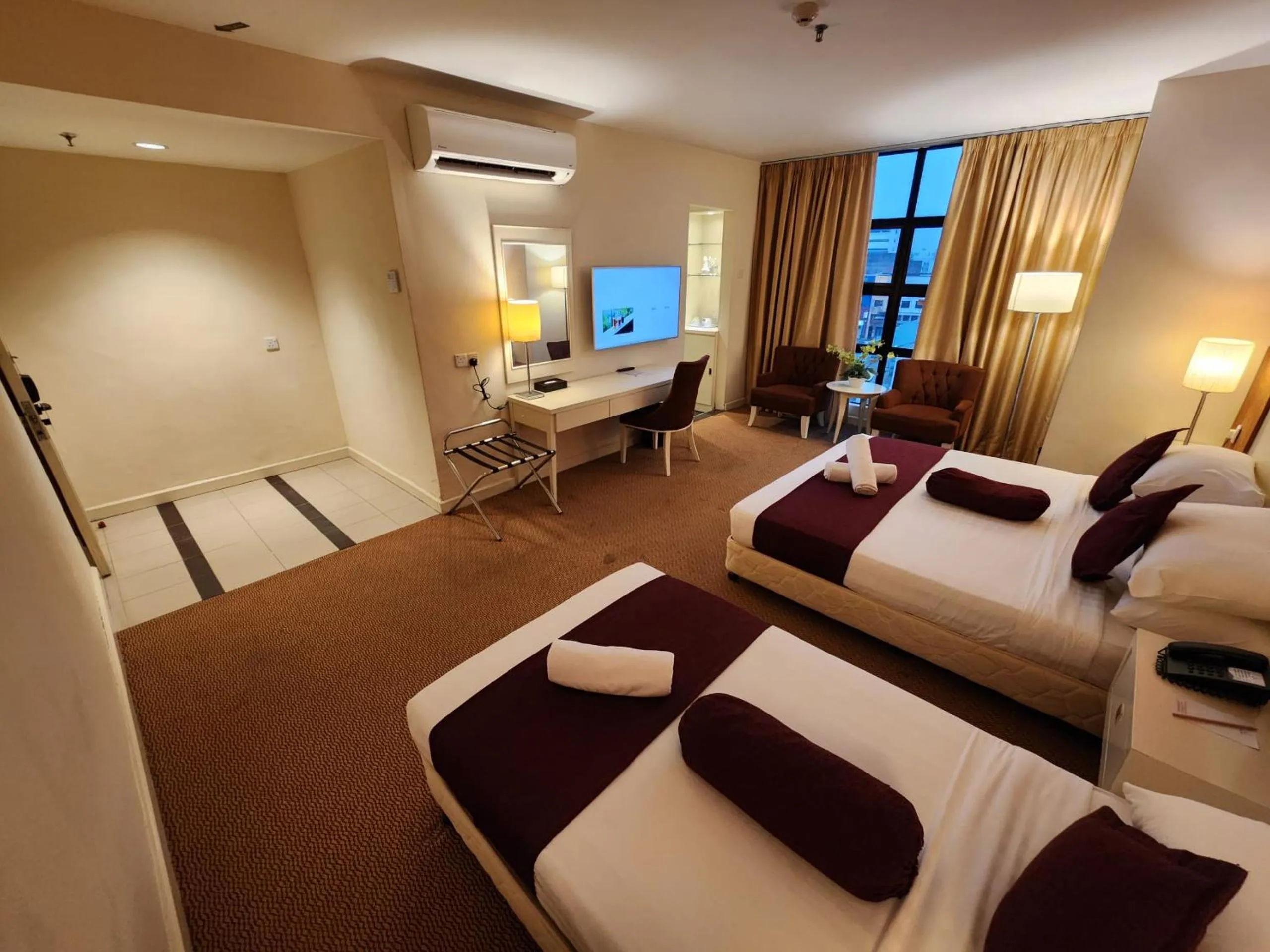 TV and multimedia, Bed in The Grand Puteri Hotel