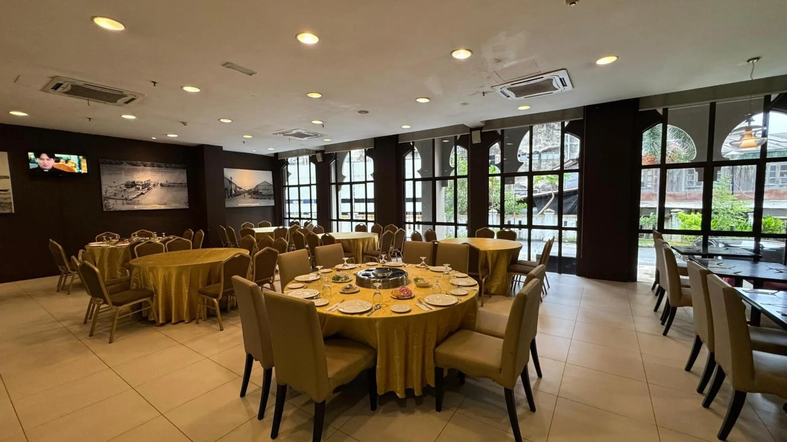 The Grand Puteri Hotel