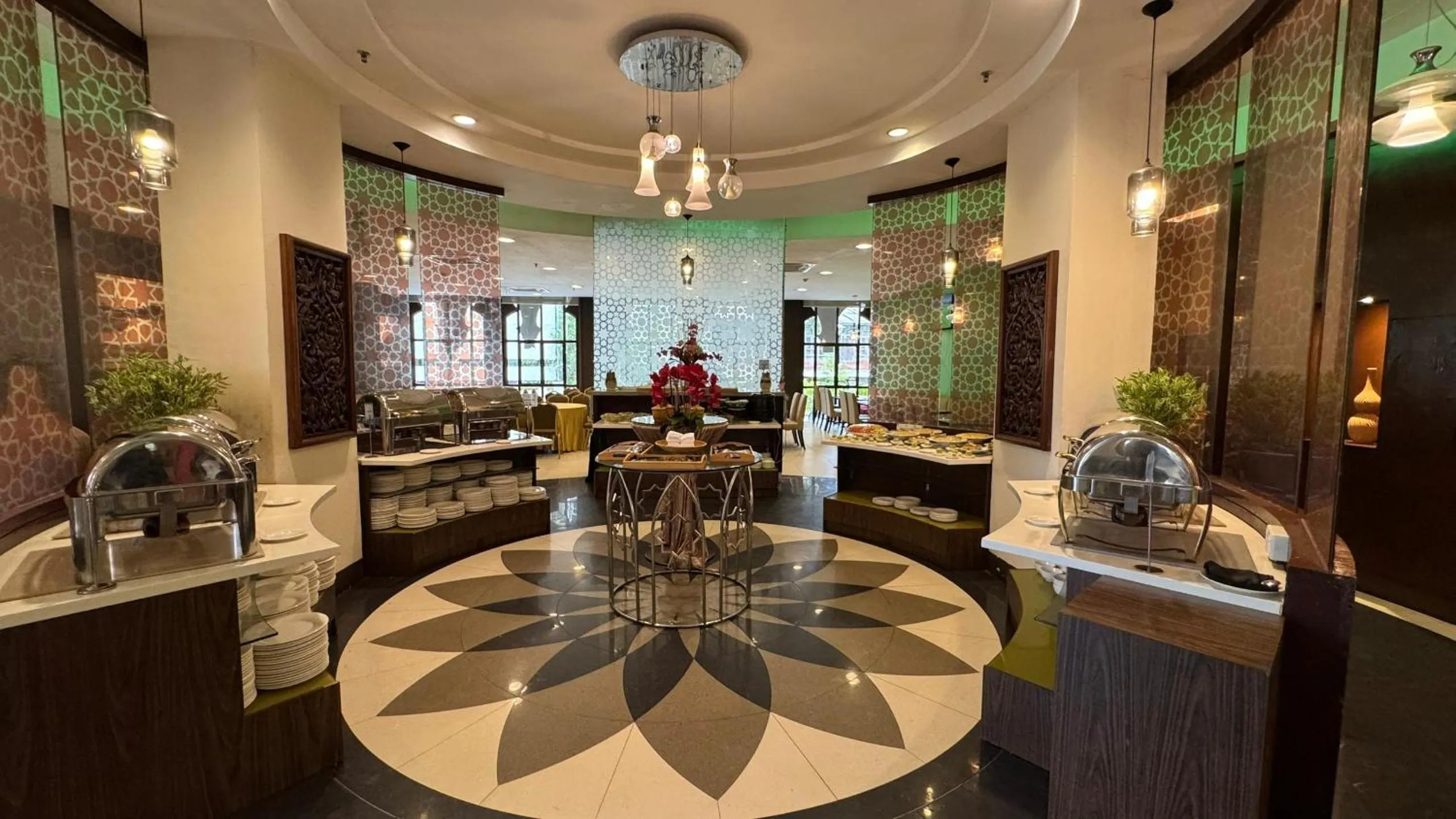 Restaurant/places to eat in The Grand Puteri Hotel