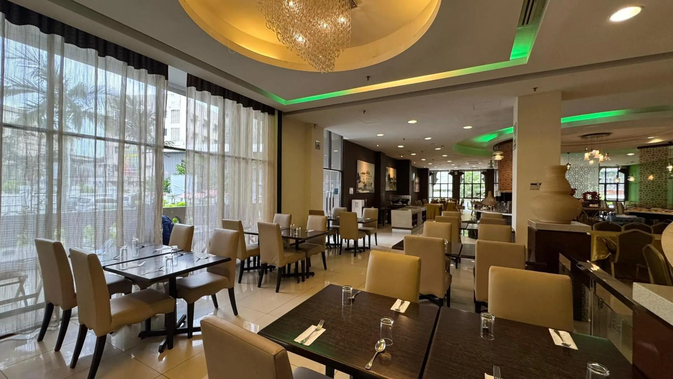 The Grand Puteri Hotel