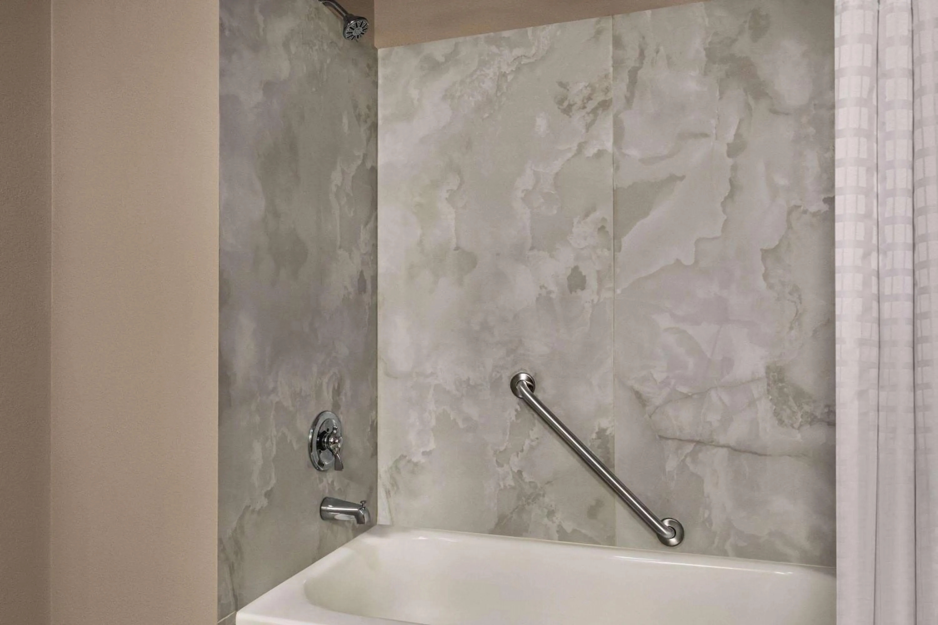 Shower in Days Inn by Wyndham Memphis at Graceland