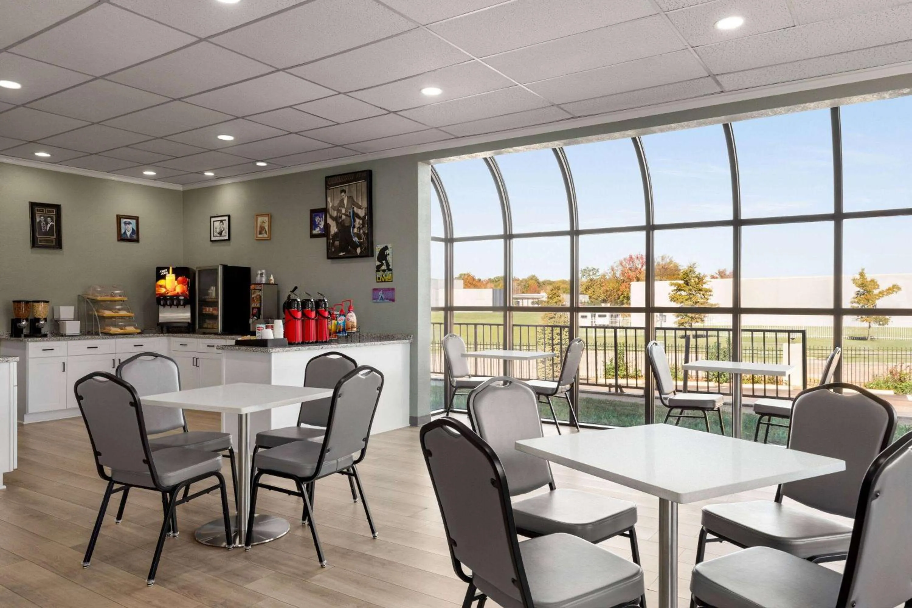 Breakfast in Days Inn by Wyndham Memphis at Graceland