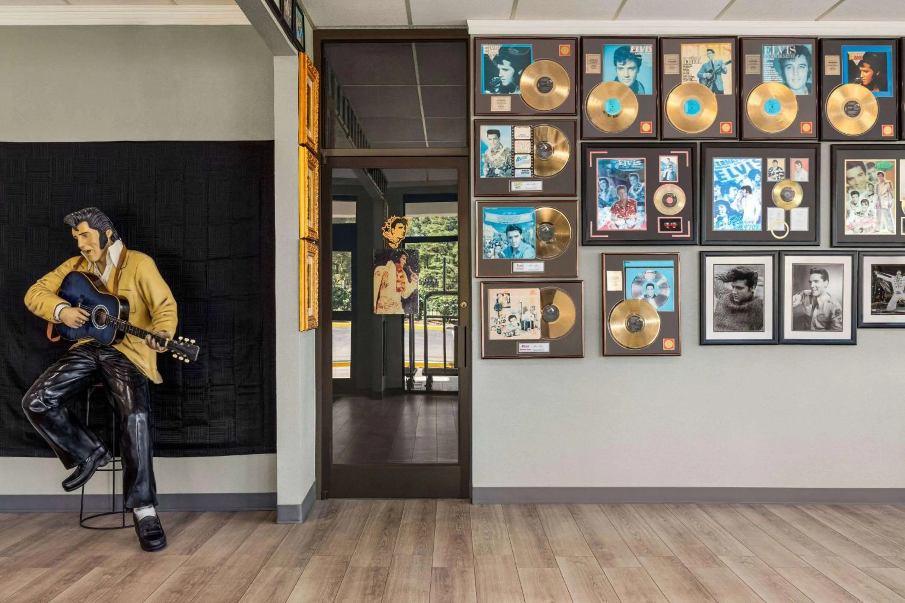 Lobby or reception in Days Inn by Wyndham Memphis at Graceland