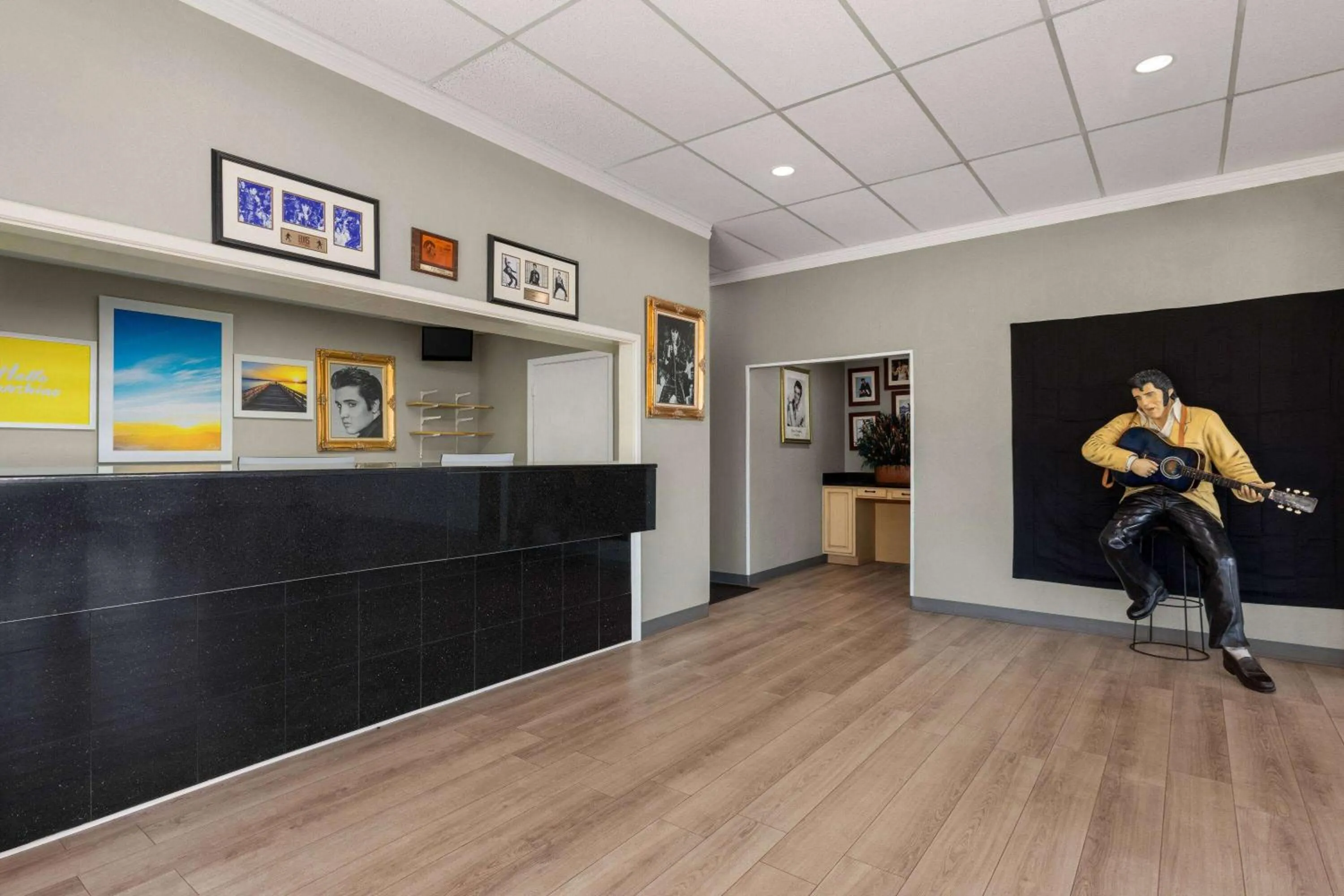 Lobby or reception in Days Inn by Wyndham Memphis at Graceland