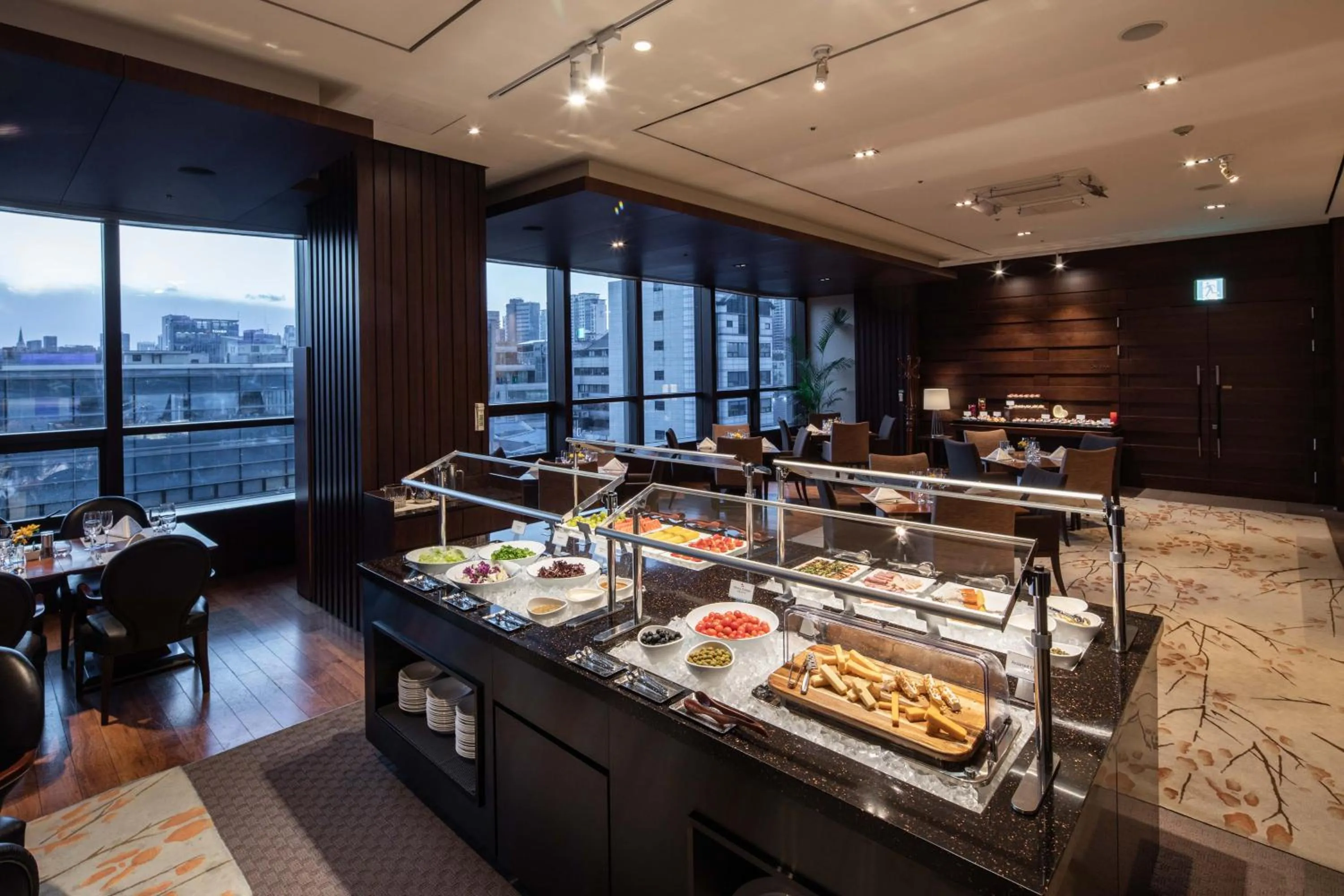 Restaurant/places to eat in Oakwood Premier Coex Center Seoul