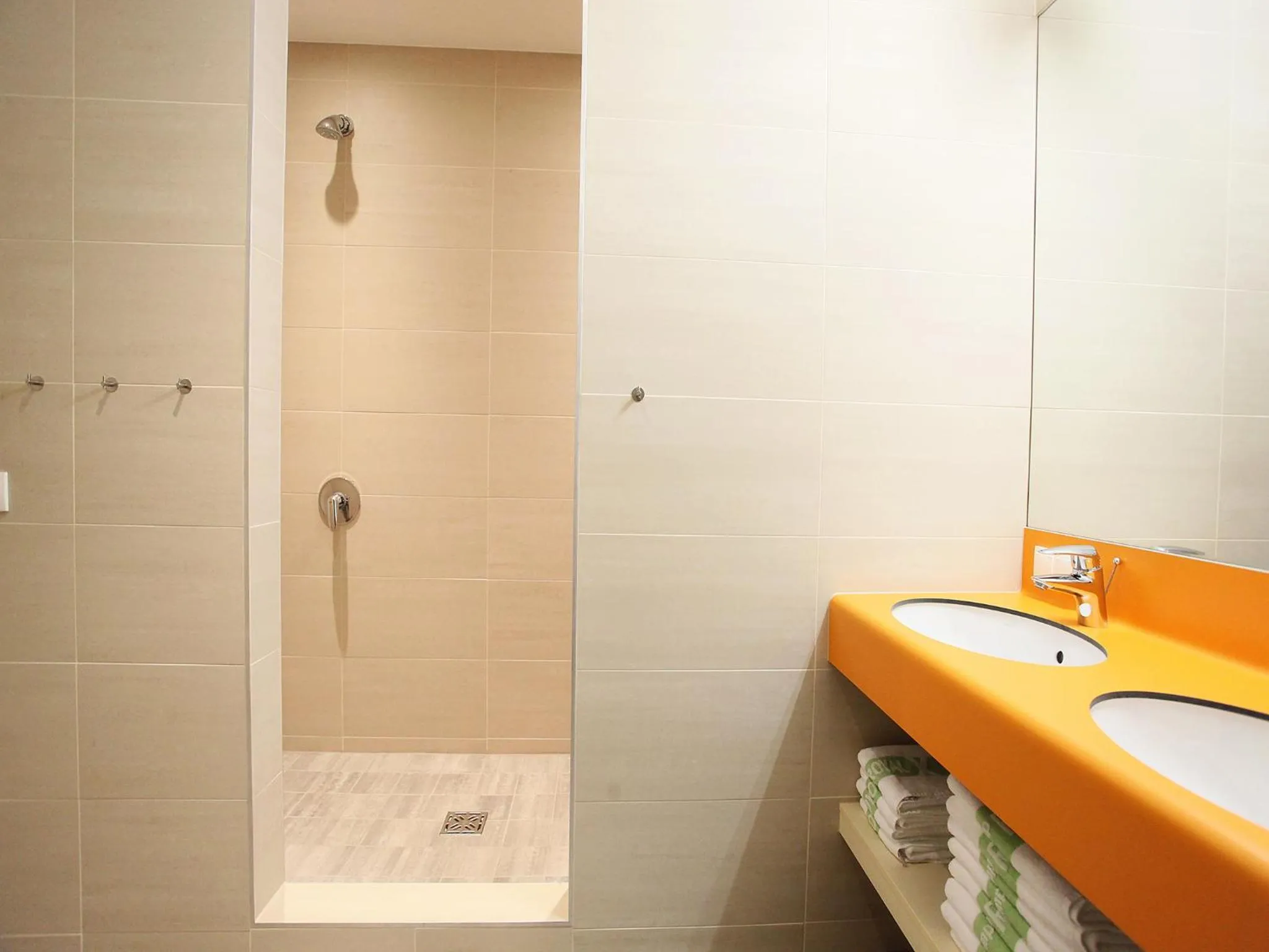 Shower in Hotel Royal X