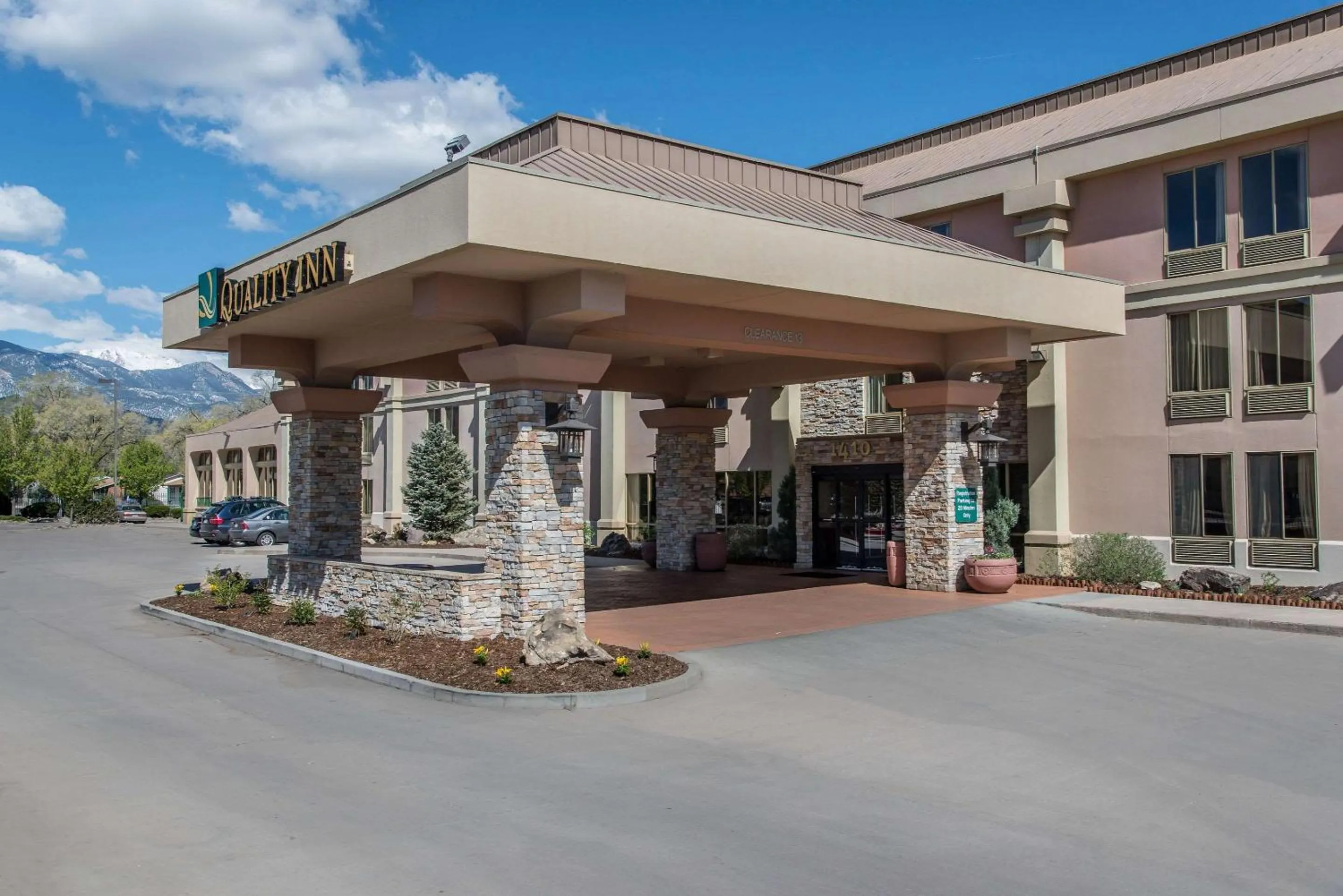 Property building in Quality Inn Colorado Springs South