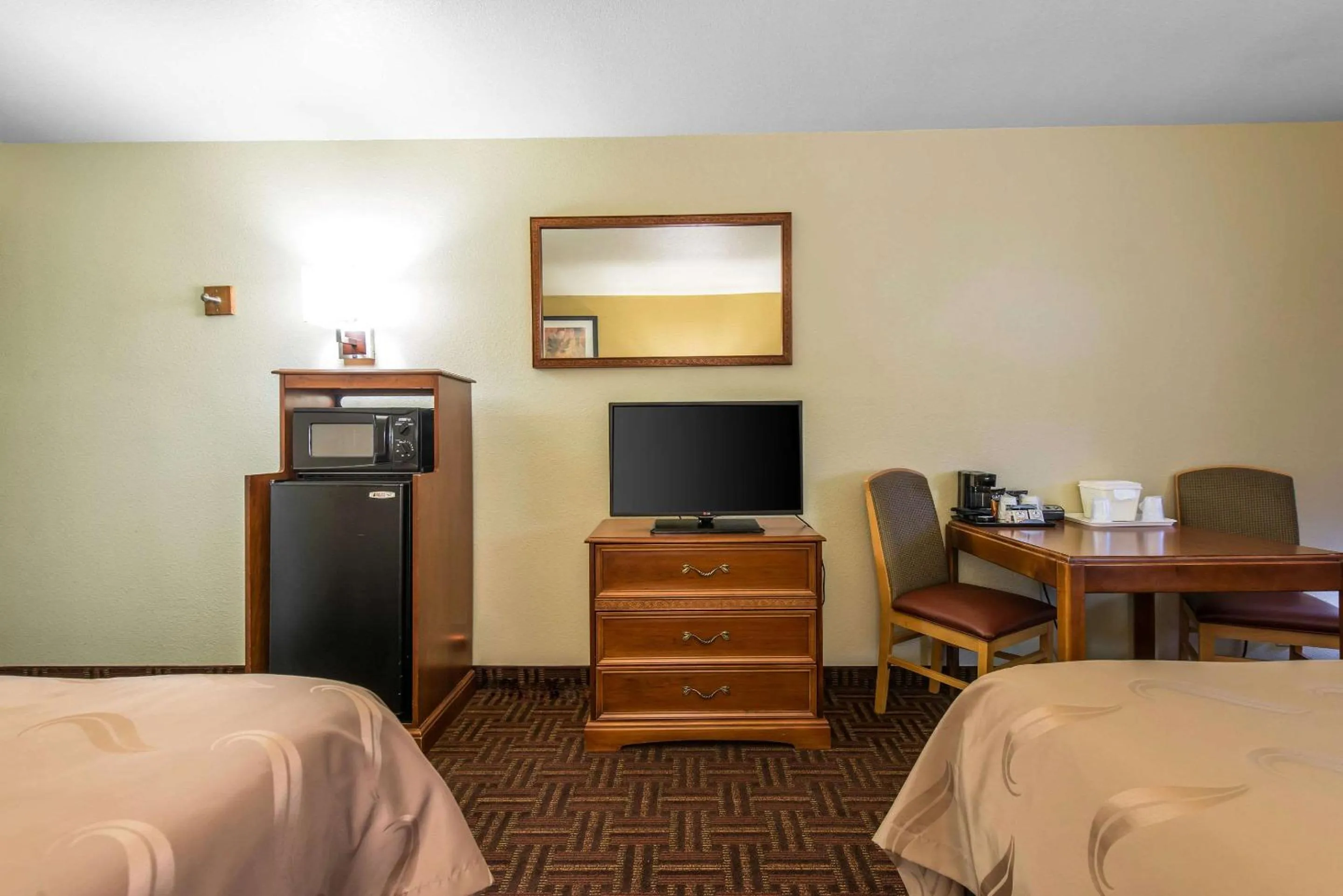 Photo of the whole room, Bed in Quality Inn Colorado Springs South