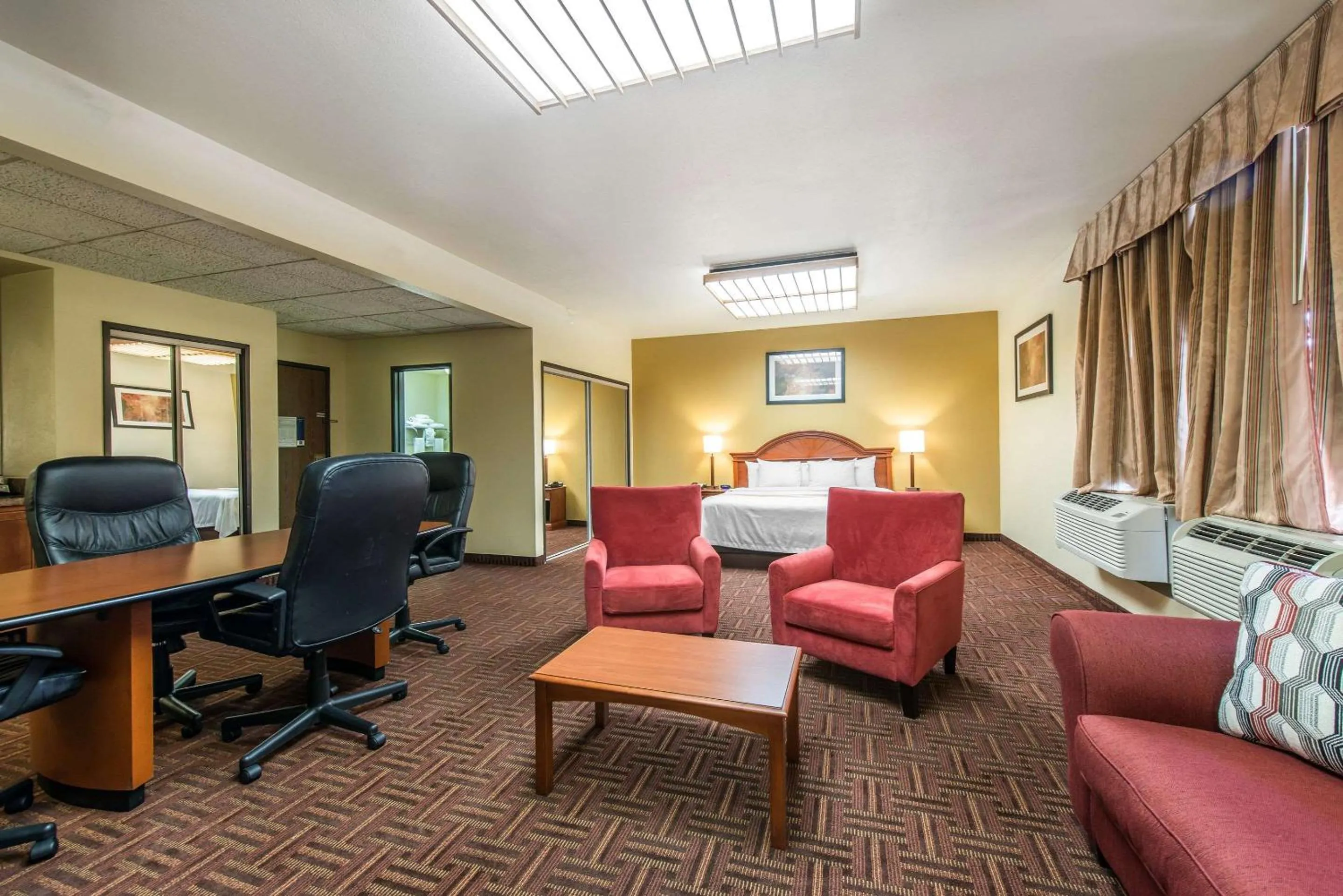 Photo of the whole room in Quality Inn Colorado Springs South