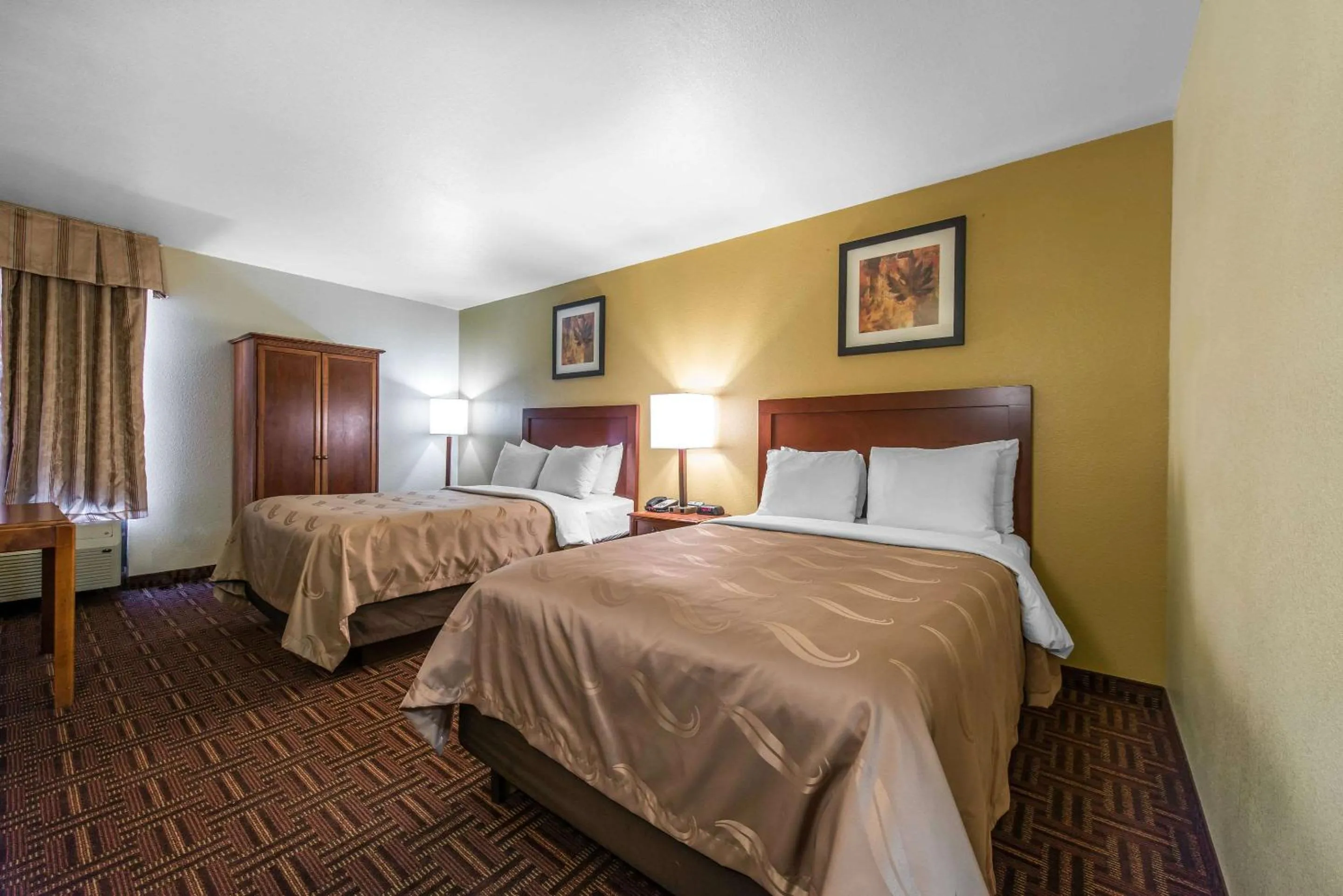 Photo of the whole room, Bed in Quality Inn Colorado Springs South