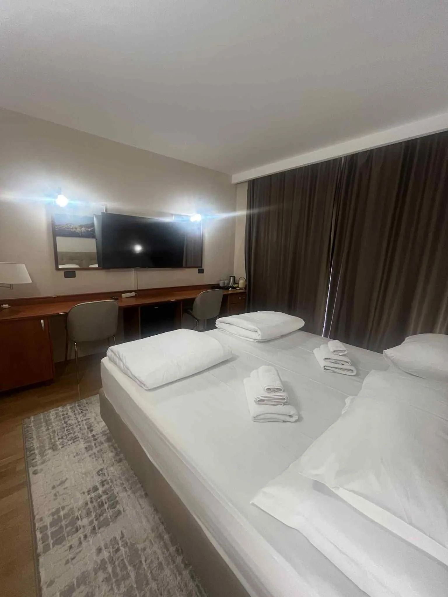 Bedroom, Bed in Dela