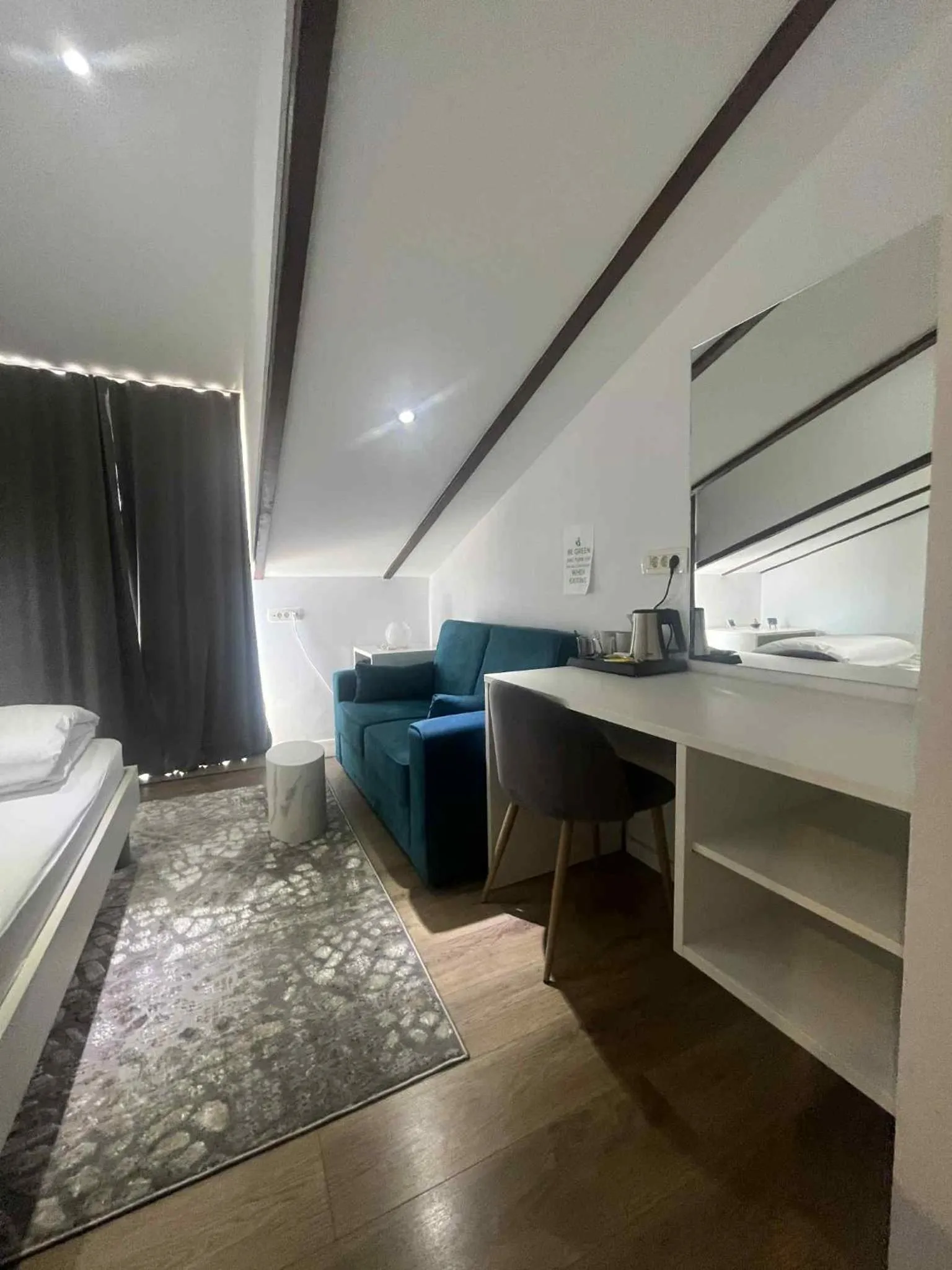 Bedroom, Bed in Dela