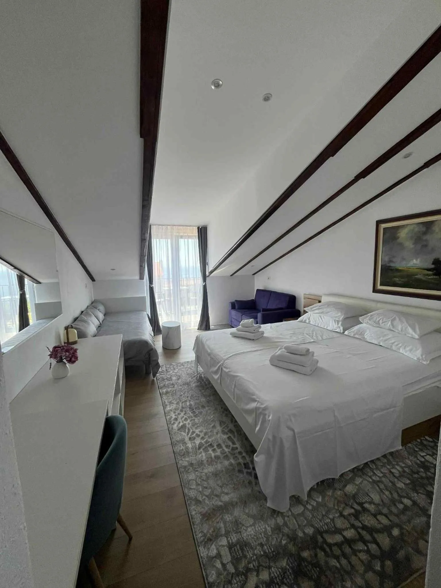 Bedroom, Bed in Dela