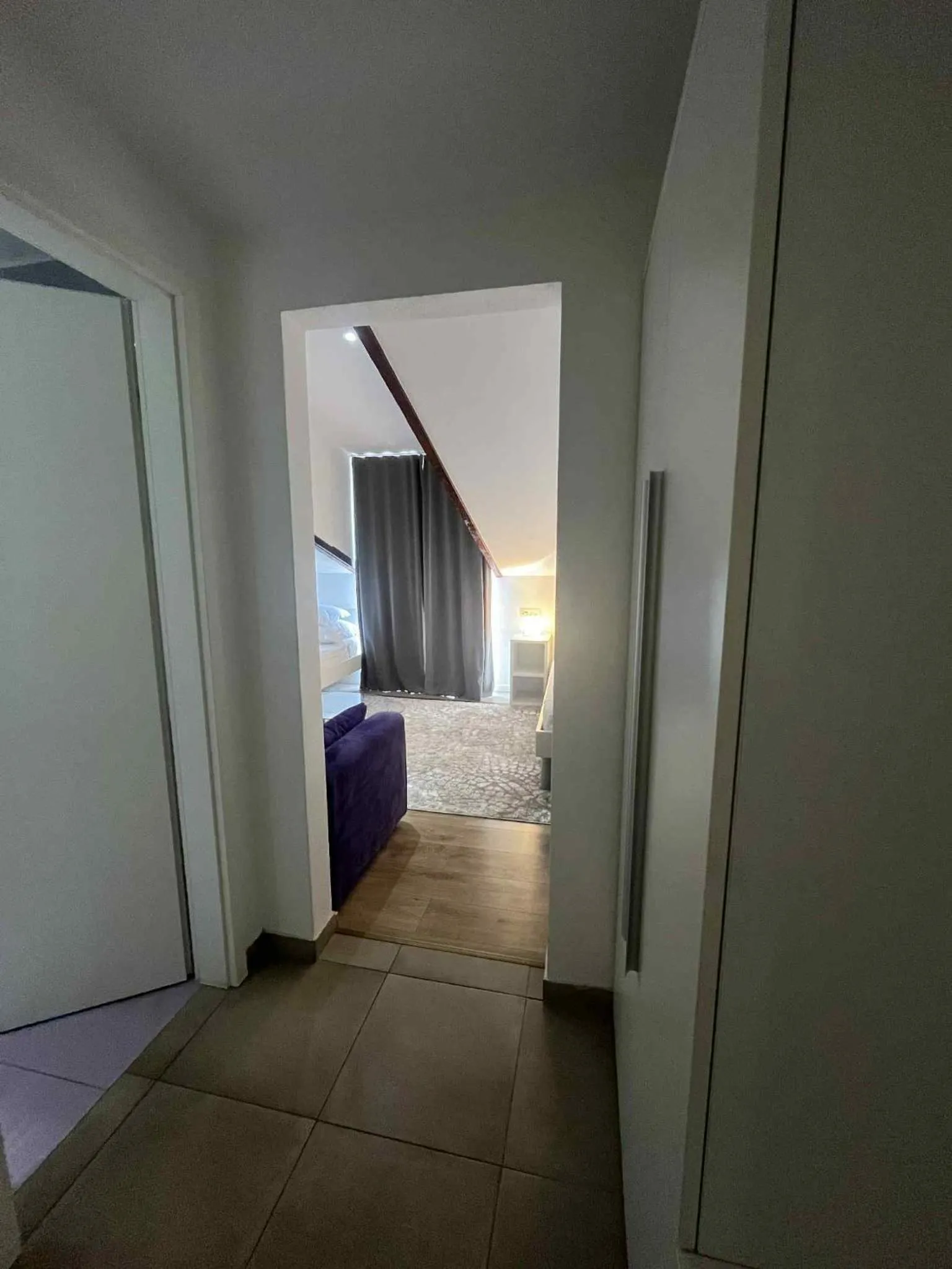 Bedroom, Bed in Dela