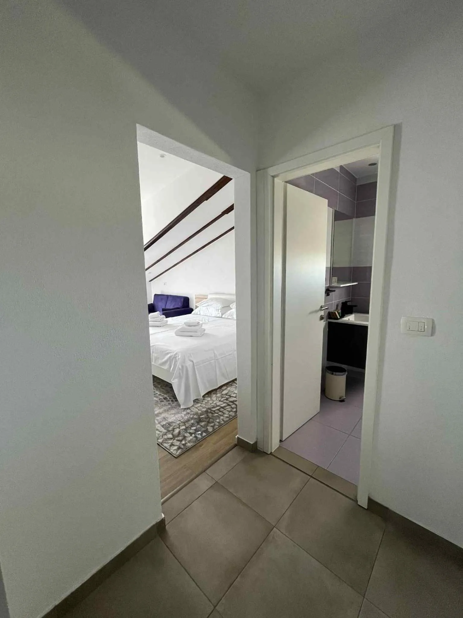 Bedroom, Bed in Dela