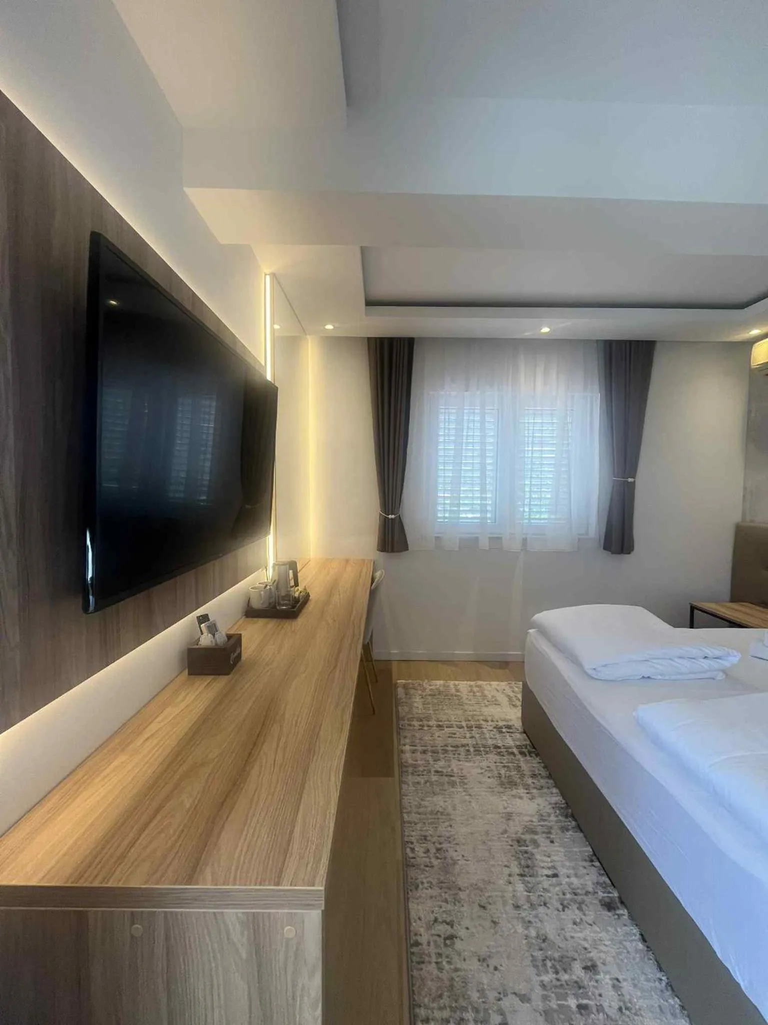 Bedroom, Bed in Dela