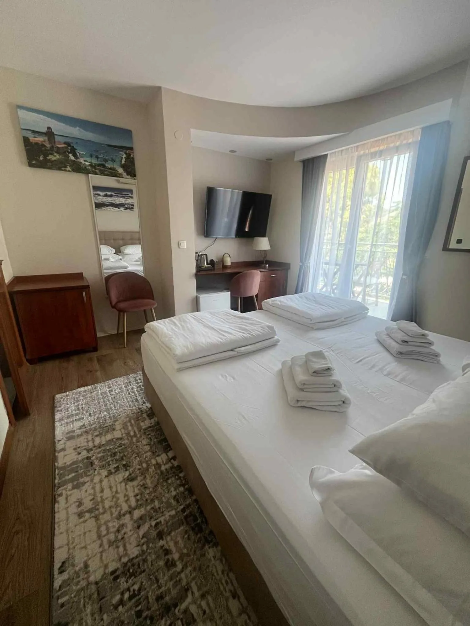 Bedroom, Bed in Dela