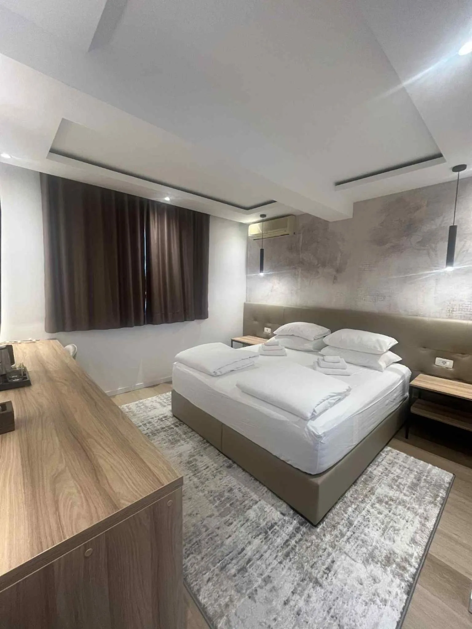 Bedroom, Bed in Dela