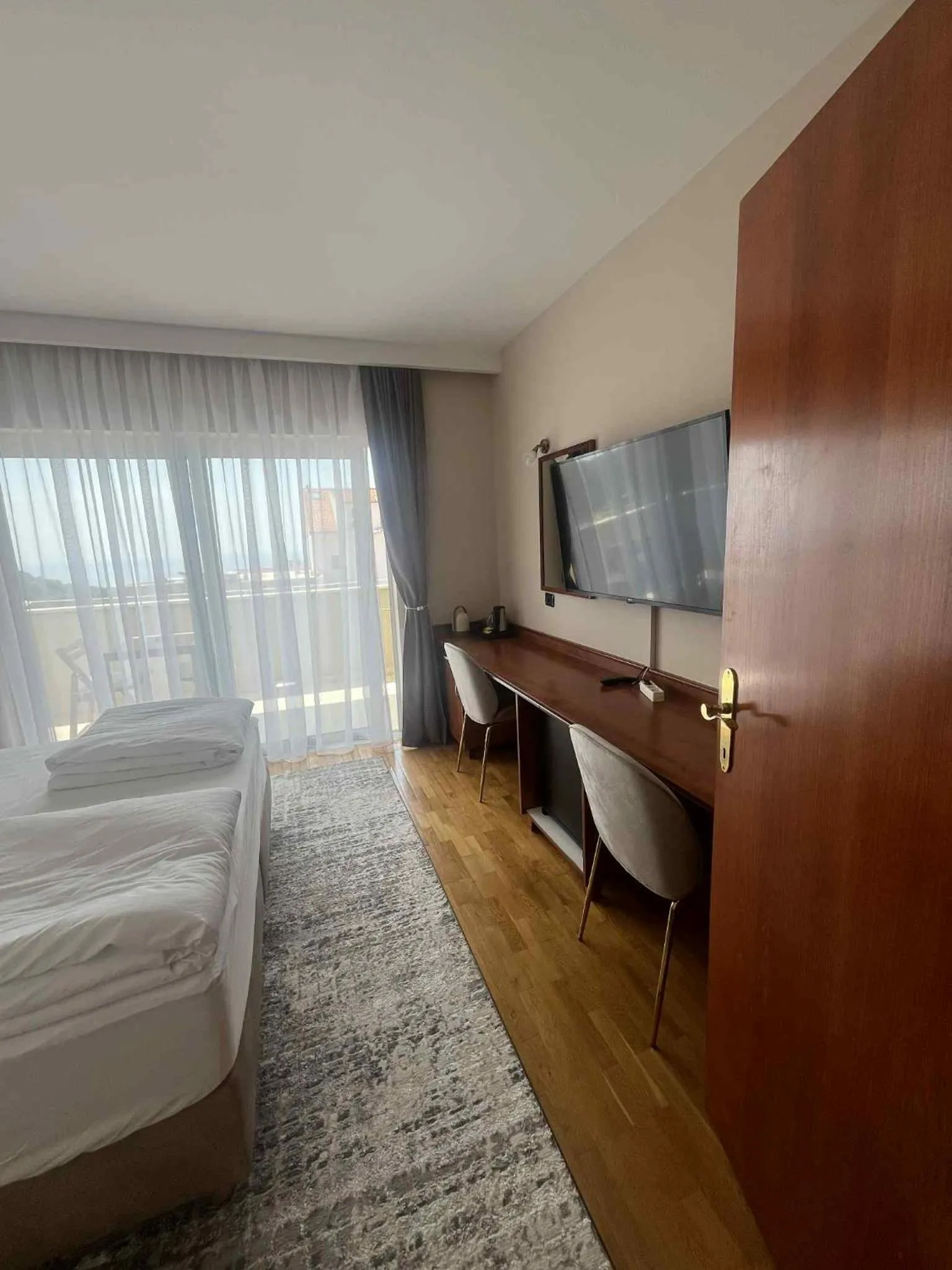 Bedroom, Bed in Dela