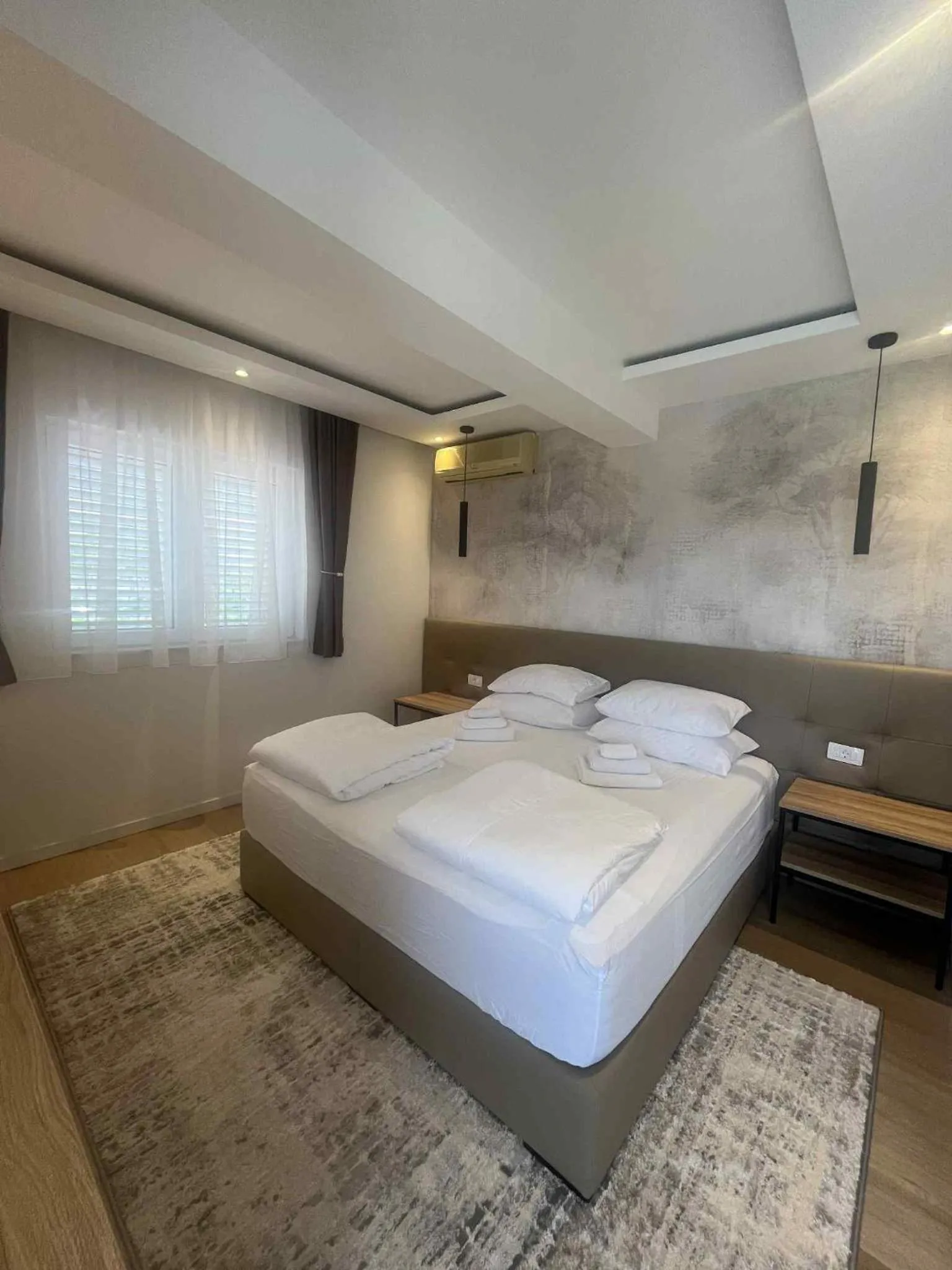 Bedroom, Bed in Dela