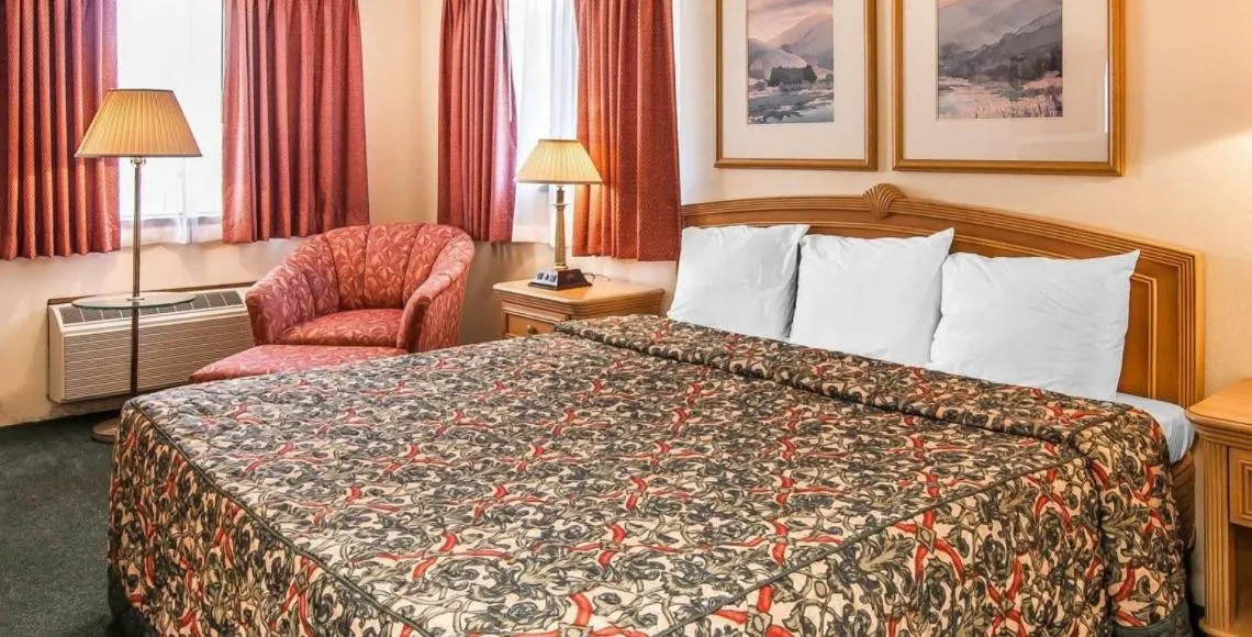 Bed in Ashland Valley Inn