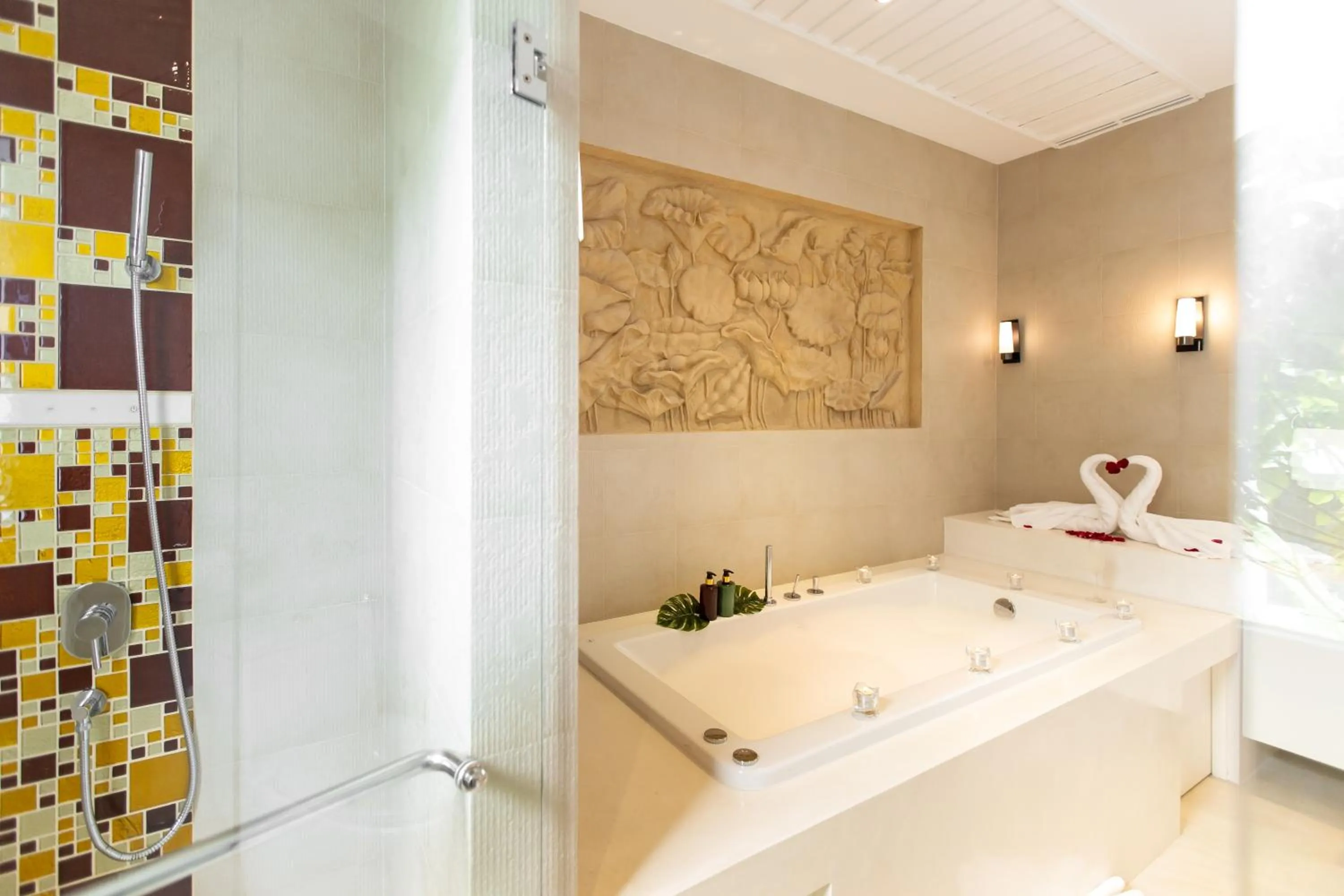 Shower in Teetara Villa Patong