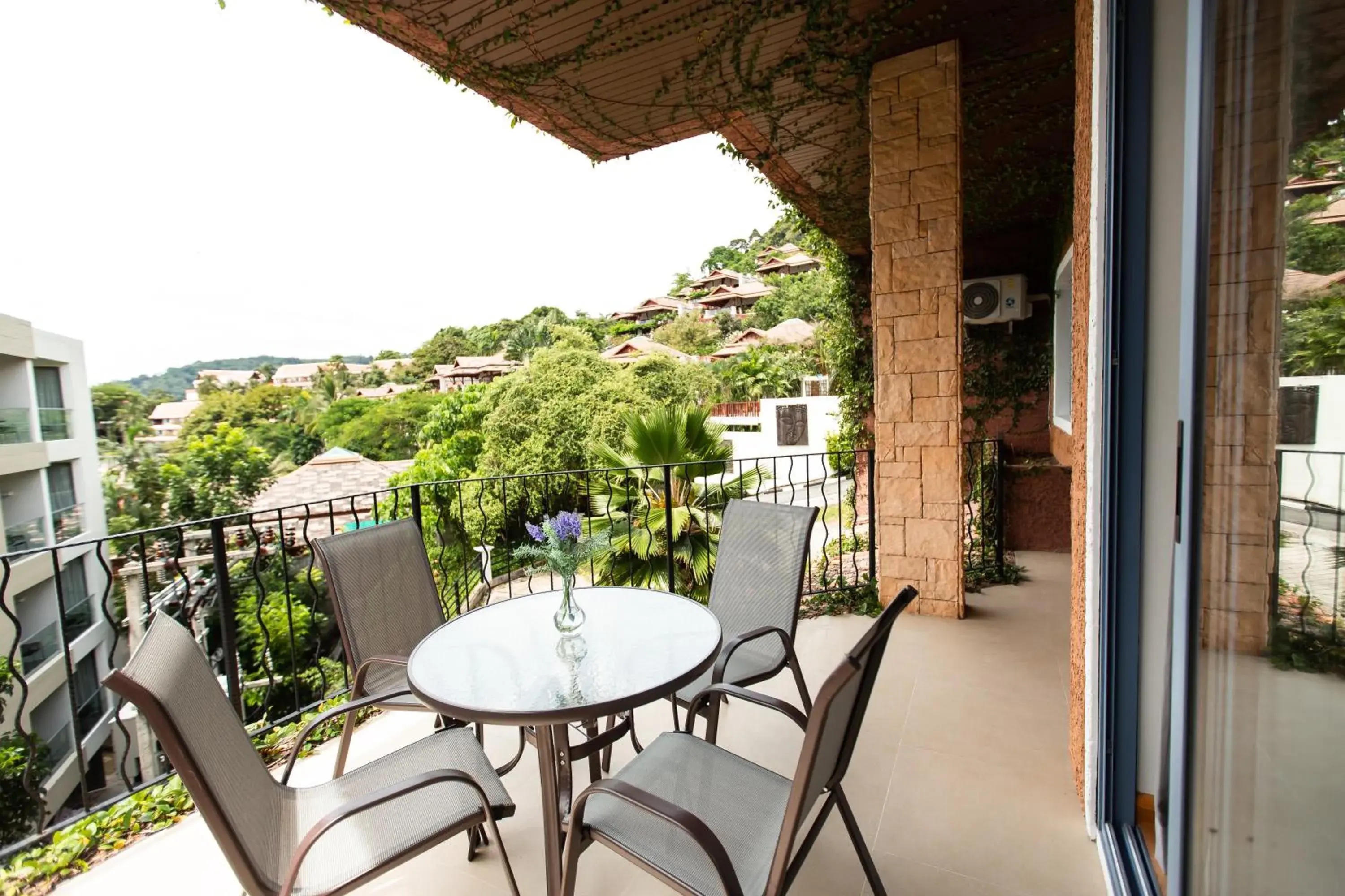 Four-Bedroom Villa with Sea View in Teetara Villa Patong Four-Bedroom Villa with Sea View in Teetara Villa Patong