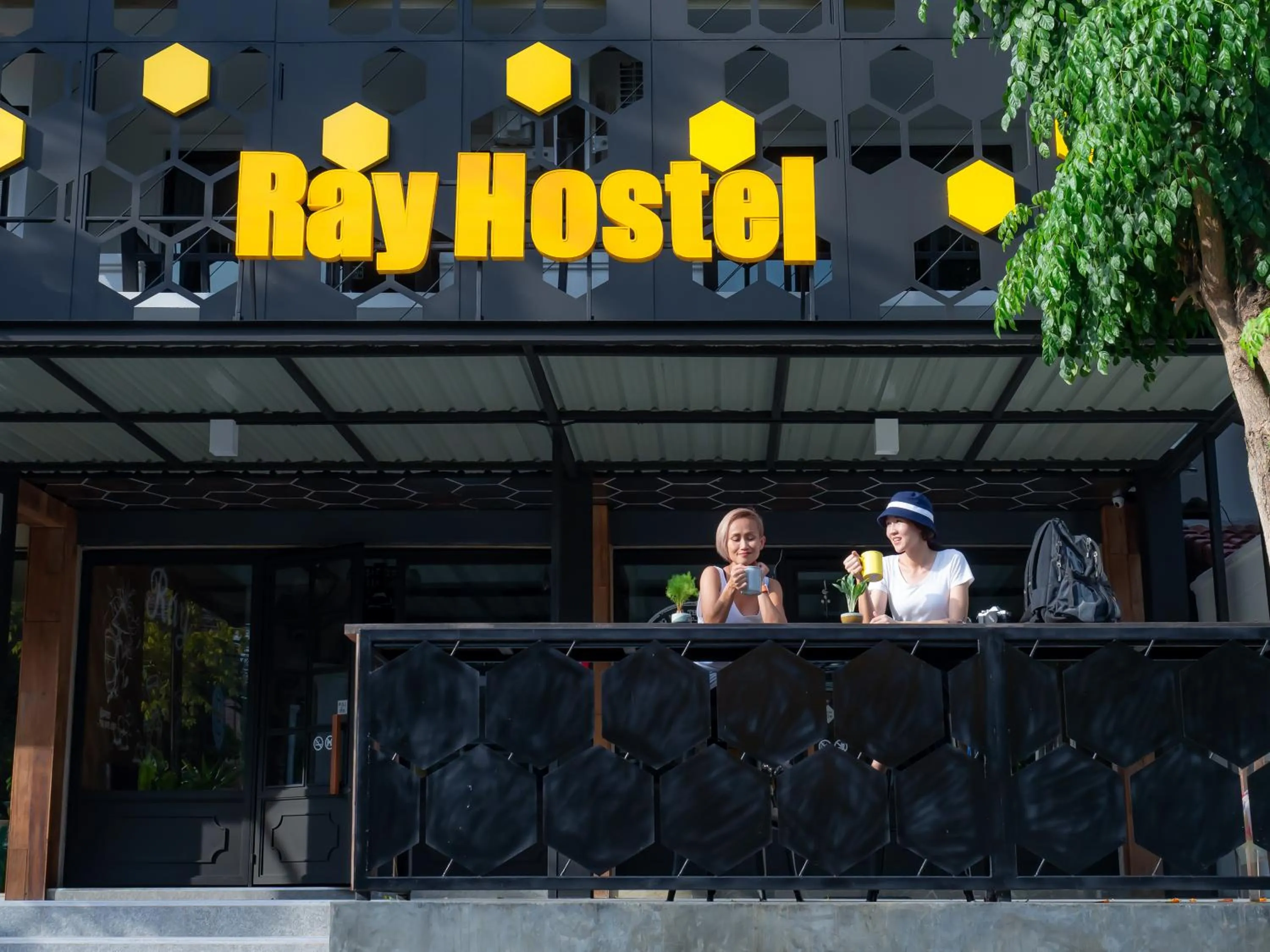 Facade/entrance in Ray Hostel