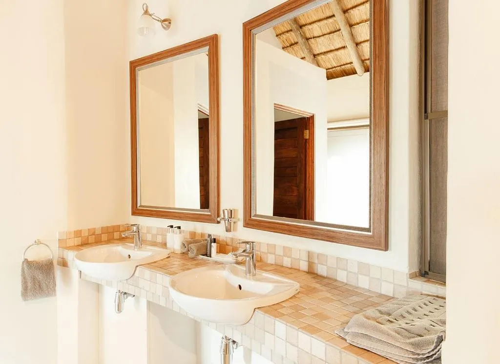 Bathroom in Tambuti Lodge