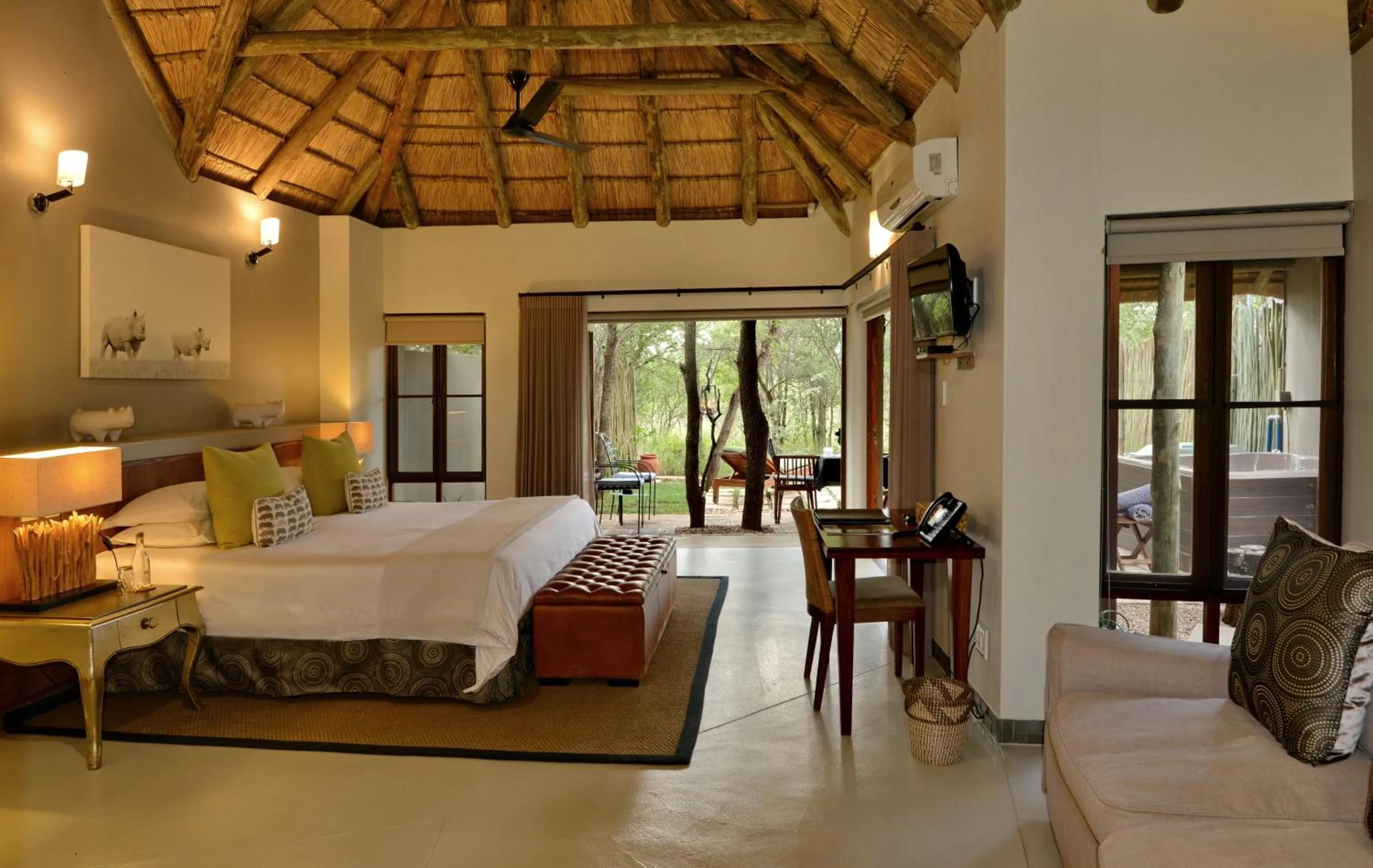 Bed in Tambuti Lodge