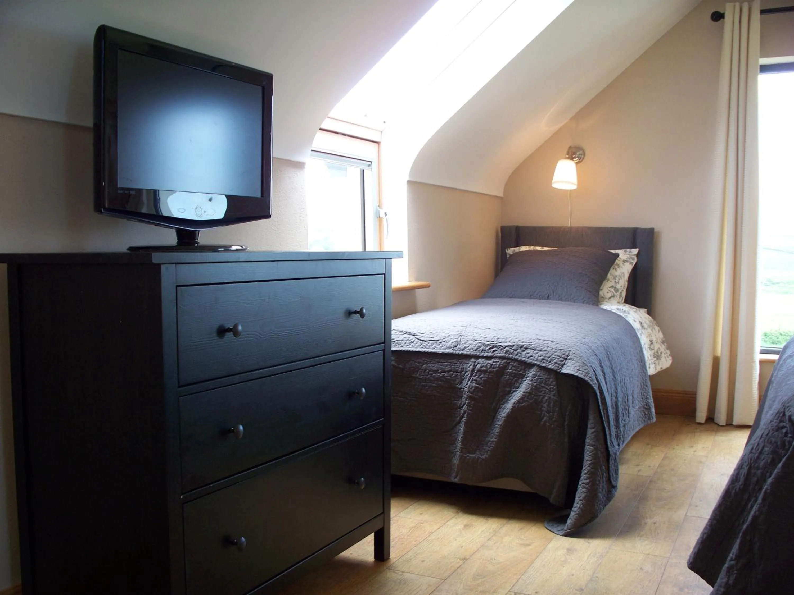 Photo of the whole room, Bed in Blackberry Lodge Accommodation