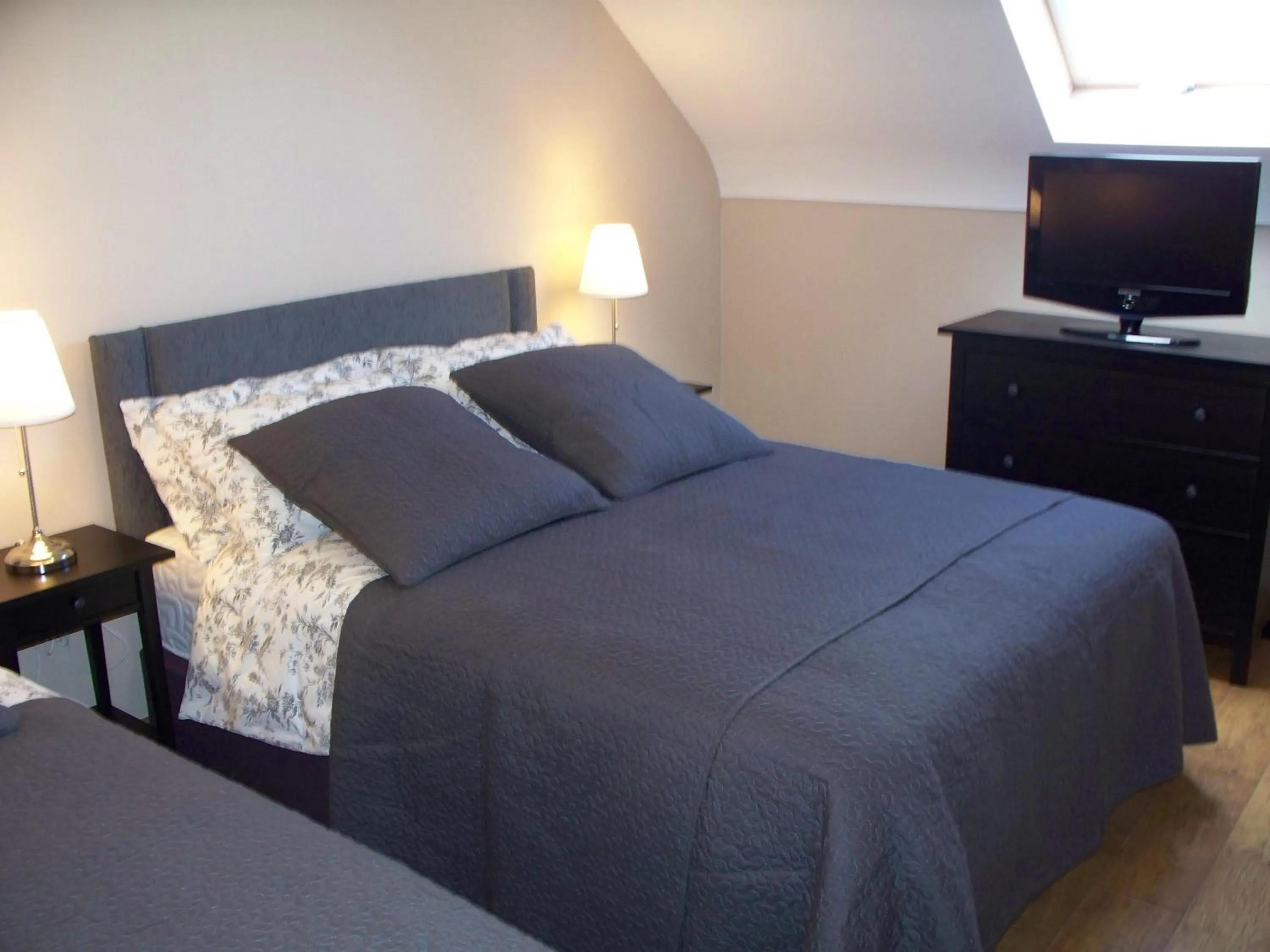 Photo of the whole room, Bed in Blackberry Lodge Accommodation