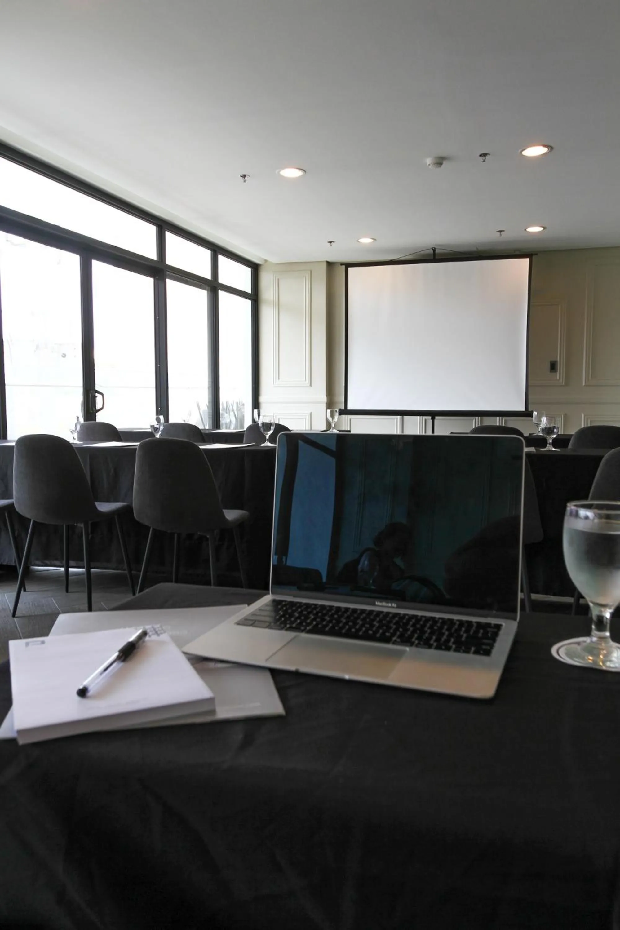 Business facilities in Privato Makati