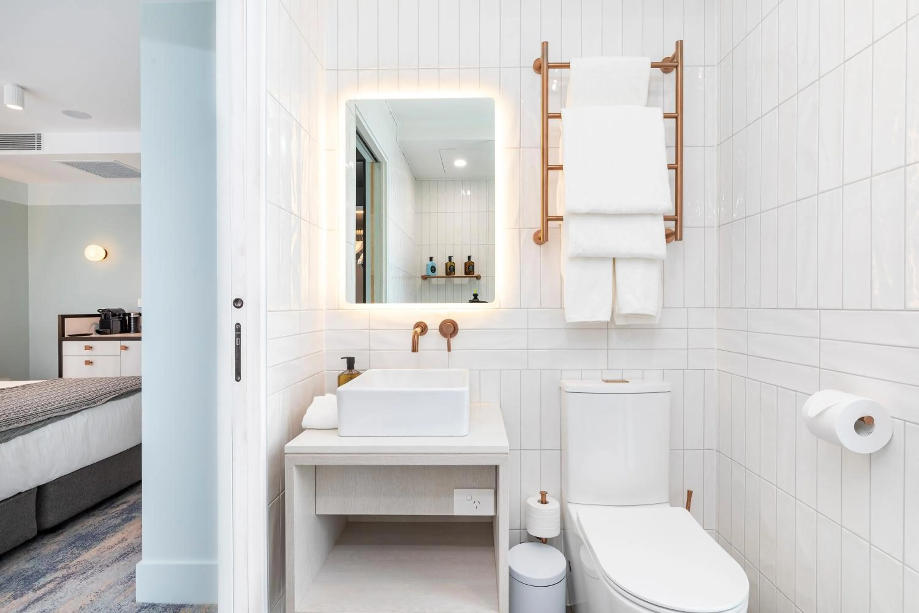 Bathroom, Bed in The Albert Mosman