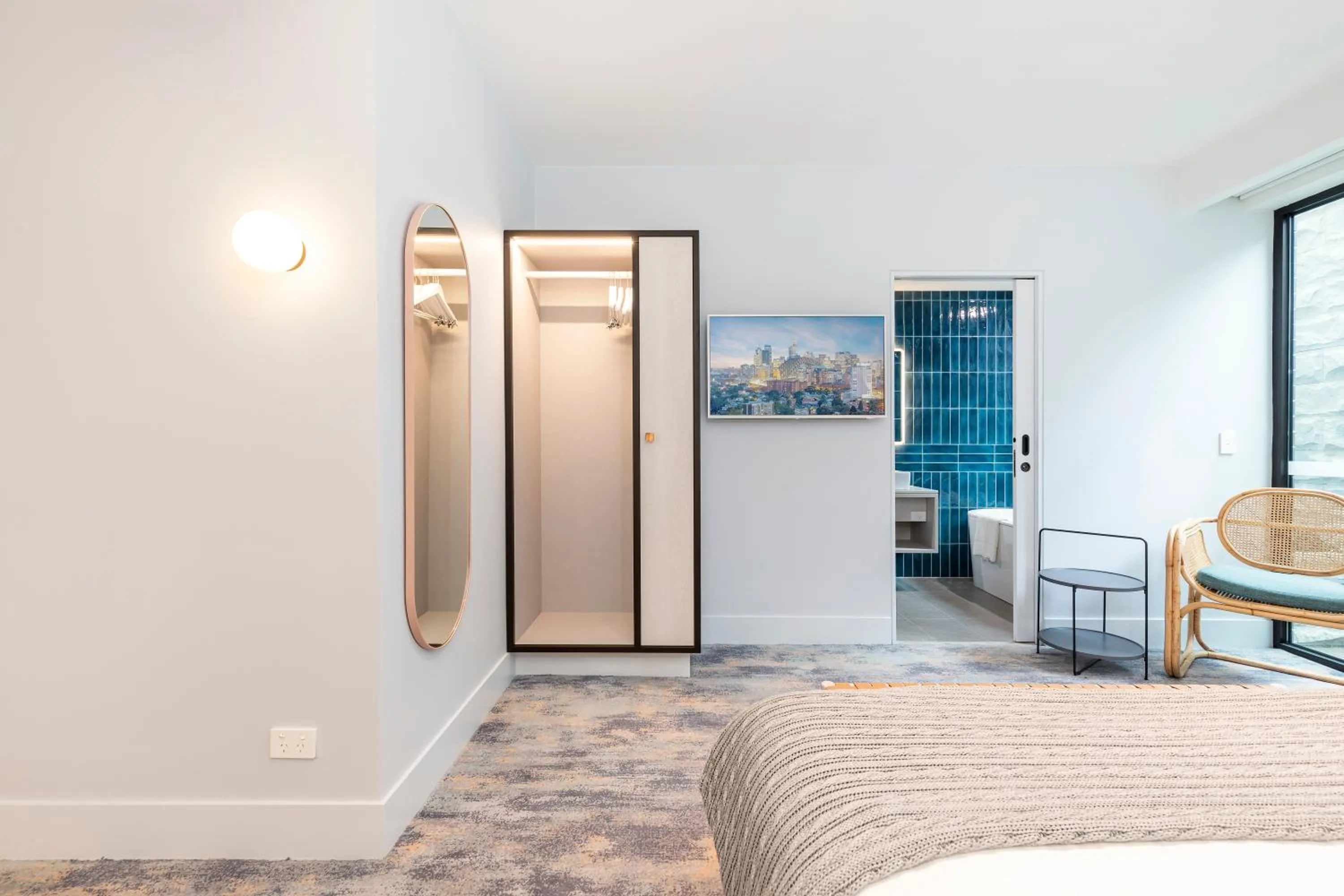 TV and multimedia, Bed in The Albert Mosman