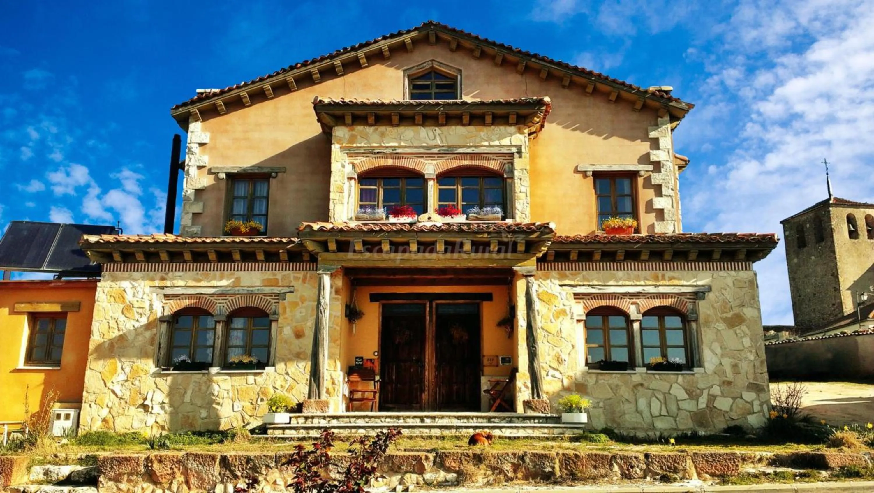 Property building in El Camino Real