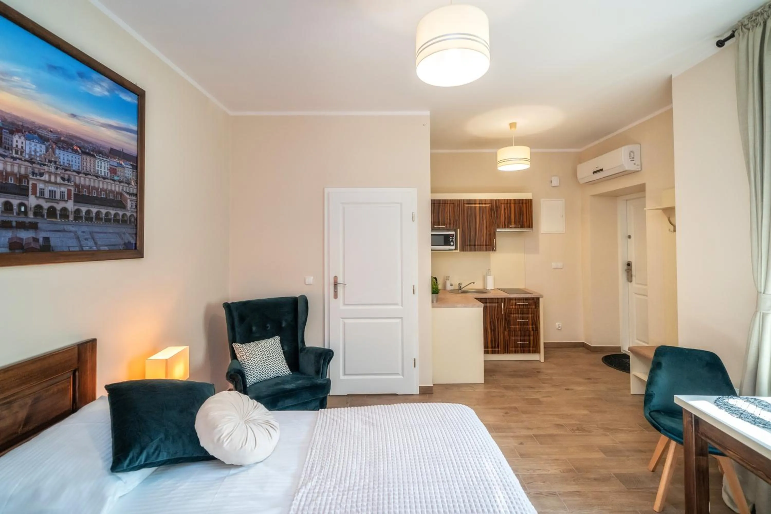 Photo of the whole room, Bed in Apartments 17 Szewska