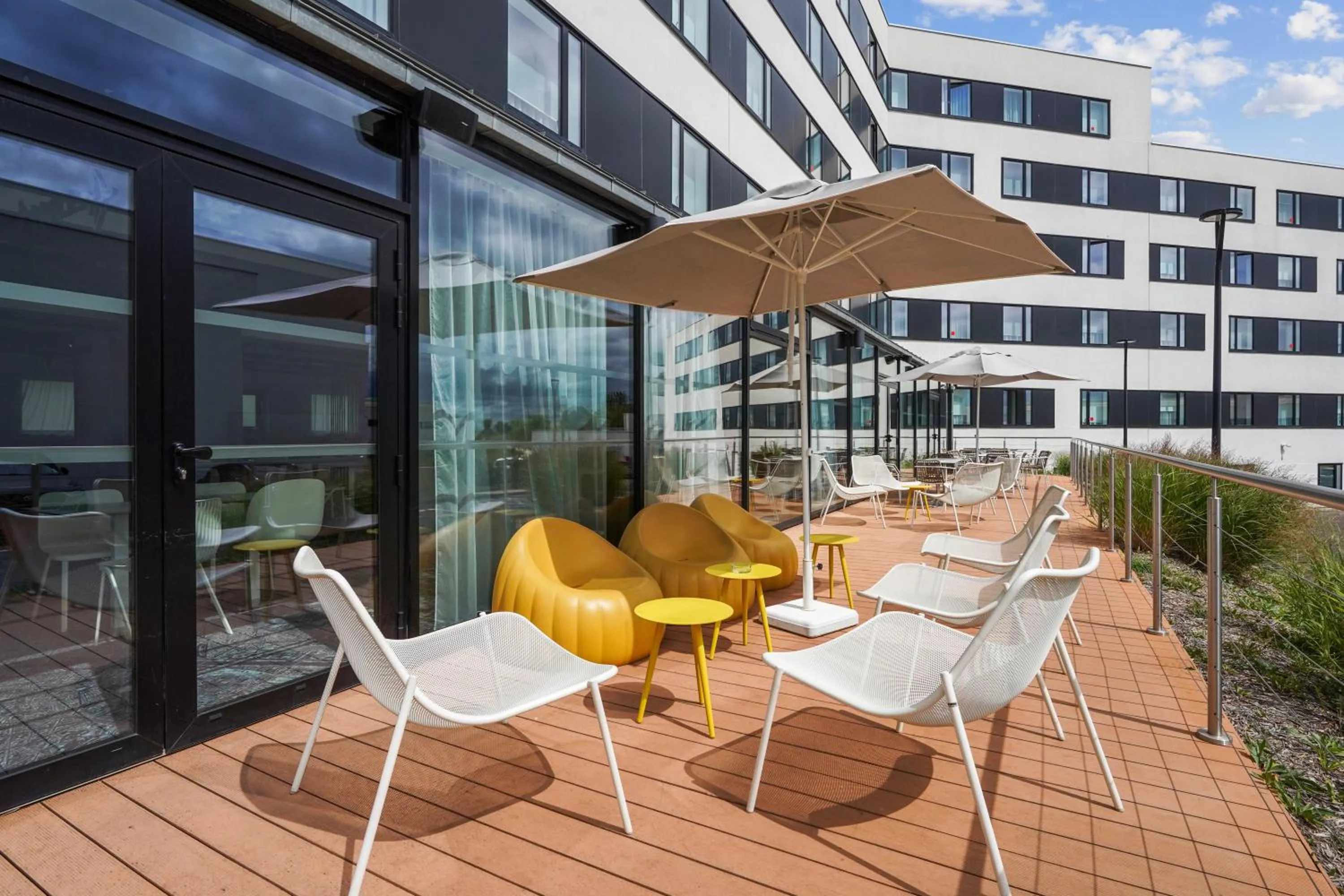 Patio in ibis Styles Paris Orly Airport
